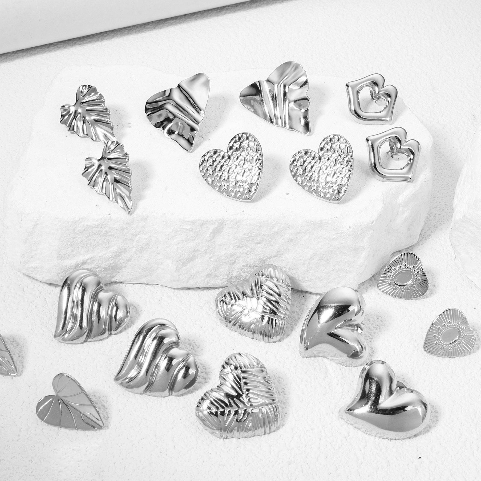 1 ペア 304ステンレス鋼 イヤリング シルバートーン ハート イヤリング用カバー付き の画像