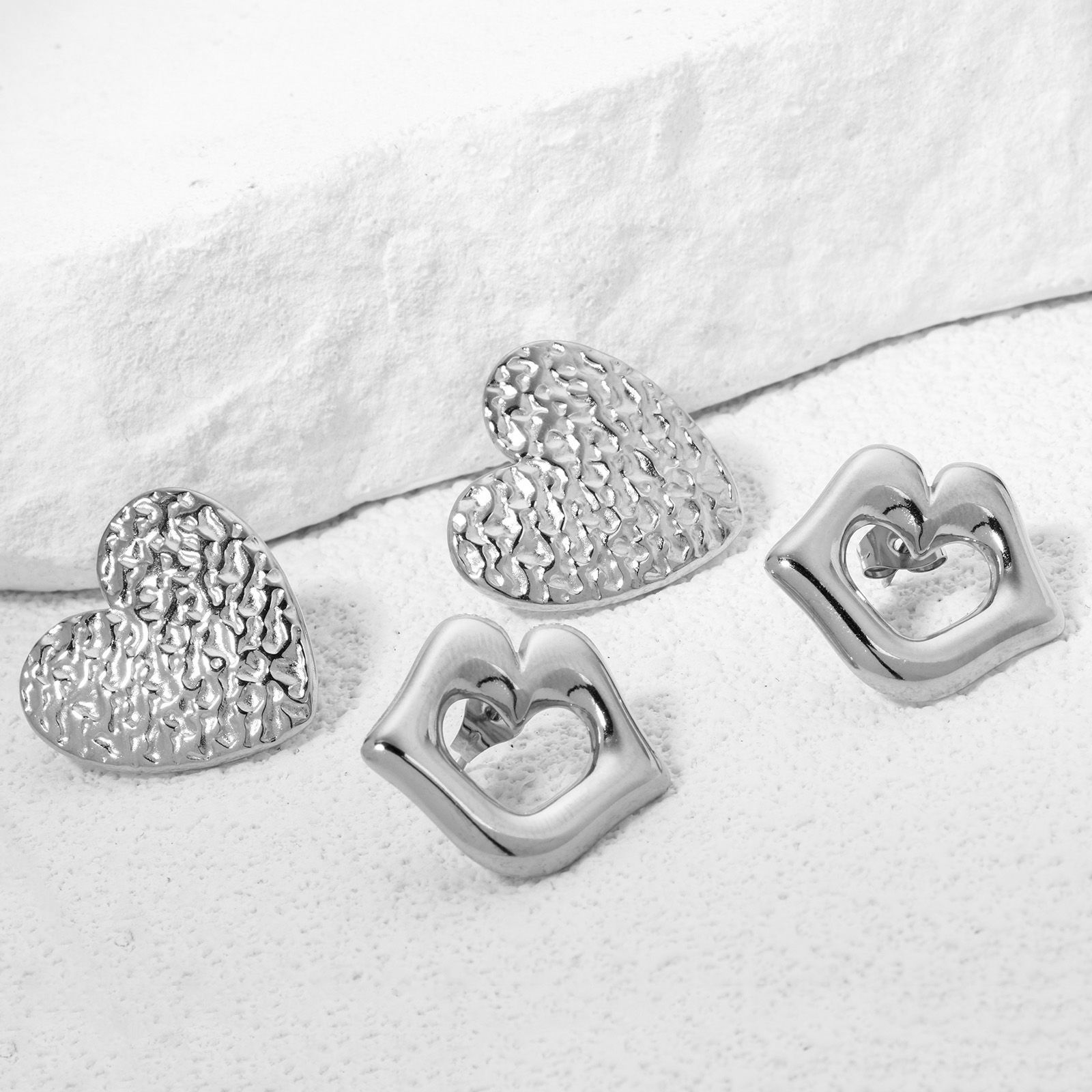 1 ペア 304ステンレス鋼 イヤリング シルバートーン ハート イヤリング用カバー付き の画像