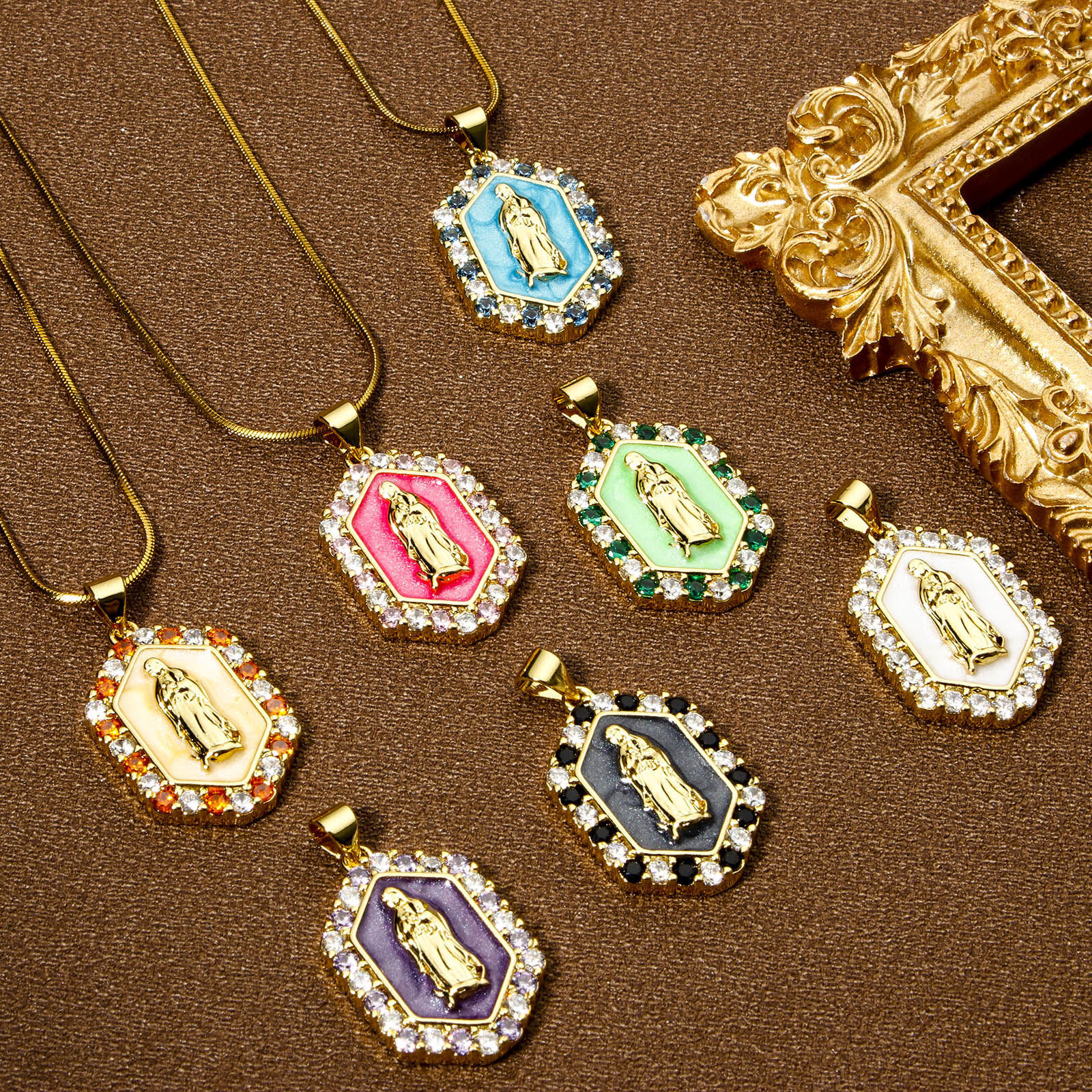 Image de 1 Pièce Pendentifs Religieux en Laiton Respectueux de la Nature Hexagone Plaqué Or Véritable 18K Multicolore Perlaire Sainte Vierge Marie Émail à Zircone Cubique Multicolore 3cm x 1.7cm