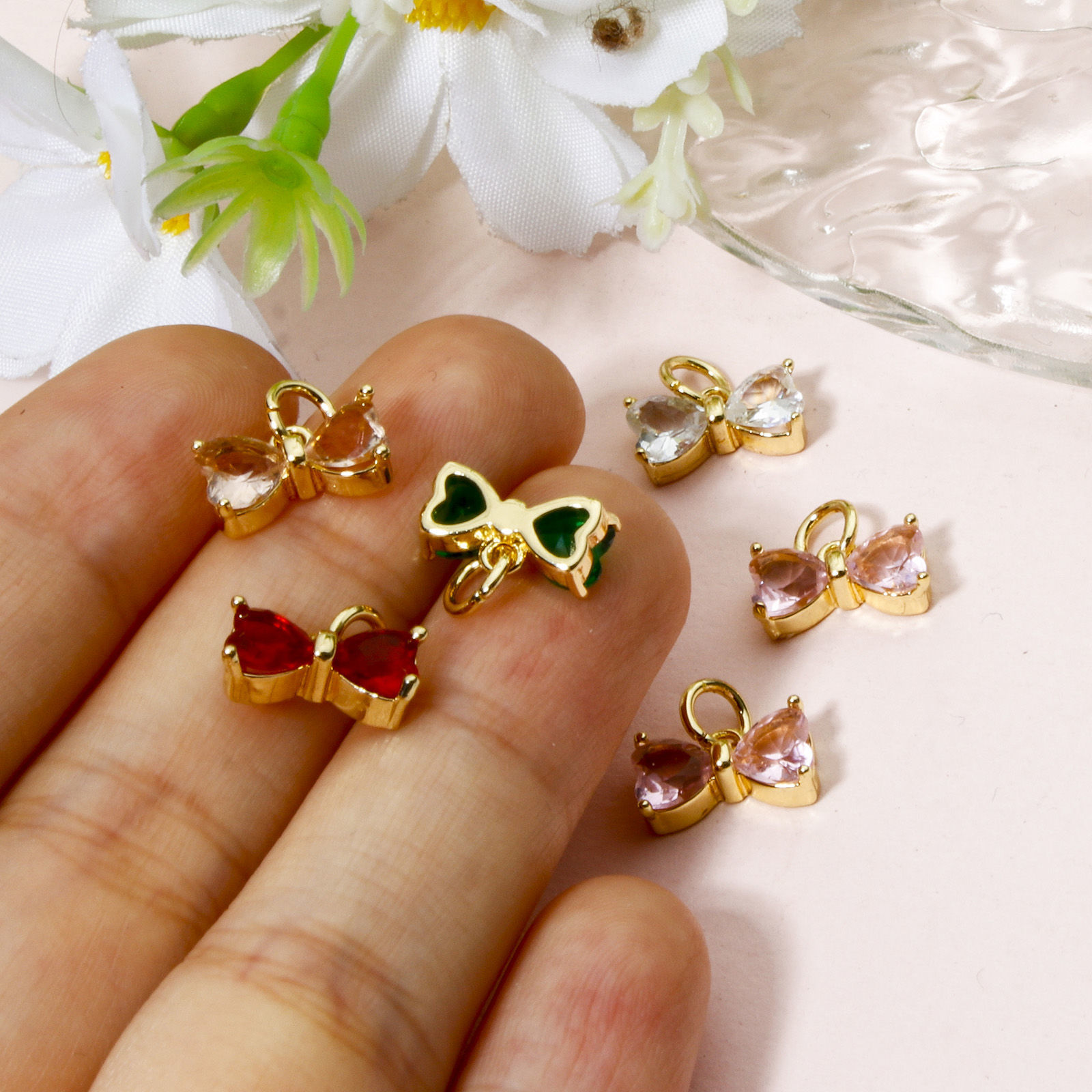 2 個 真鍮 & ガラス 服 チャーム リアルゴールドメッキ 多色 リボン 11mm x 10mm、 の画像