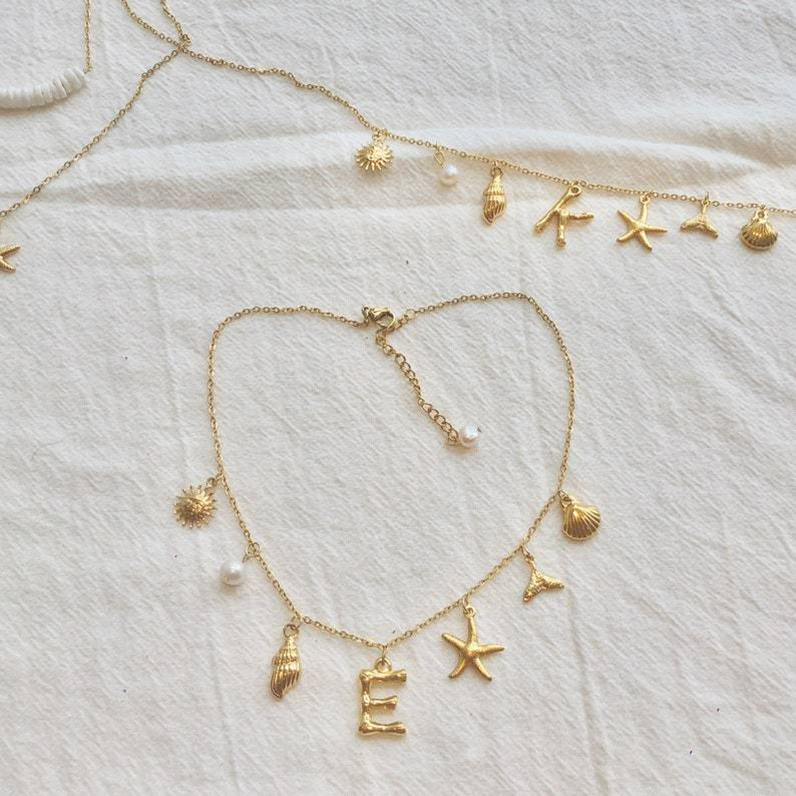 Image de 1 Pièce Collier à Pendentif Chaîne Maille Forçat Bijoux d'Océan en 304 Acier Inoxydable Placage sous Vide Bohême Plaqué Or 18K Etoile de Mer Coquilles Lettre Initiale Mots" A-Z " Imitation Perles Fille Surfeuse sur la Plage Pour Femmes Fête