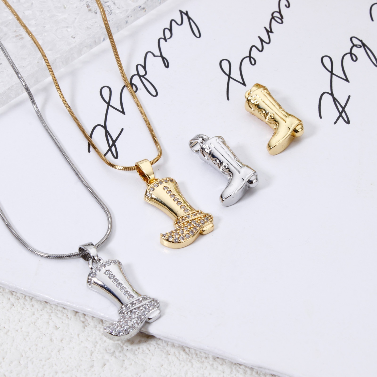 Immagine di 1 Pz Ottone Cowboy dell'Ovest Ciondoli Pendenti Stivale Multicolore Trasparente Cubic Zirconiae