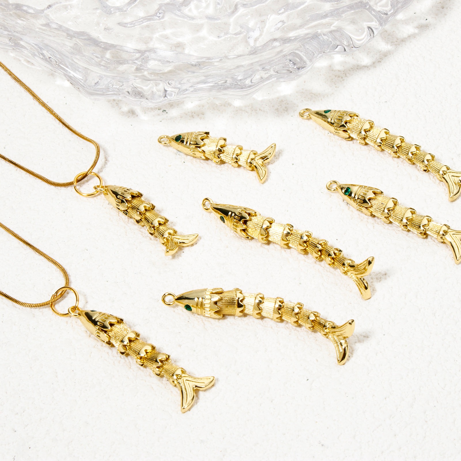 Image de 1 Pièce Pendentifs Bijoux d'Océan en Laiton Poisson Plaqué Or Véritable Mobile à Zircone Cubique Vert