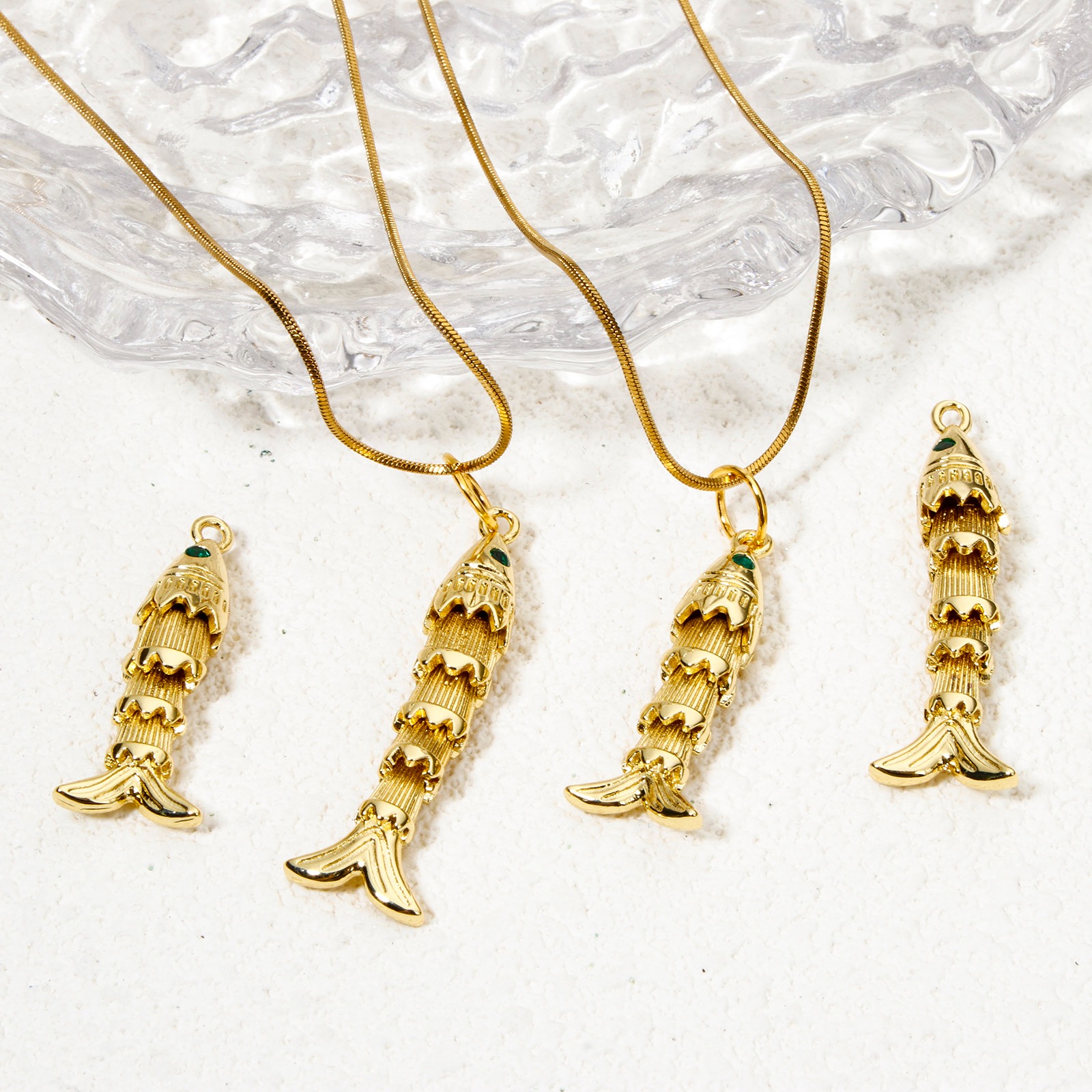 Image de 1 Pièce Pendentifs Bijoux d'Océan en Laiton Poisson Plaqué Or Véritable Mobile à Zircone Cubique Vert