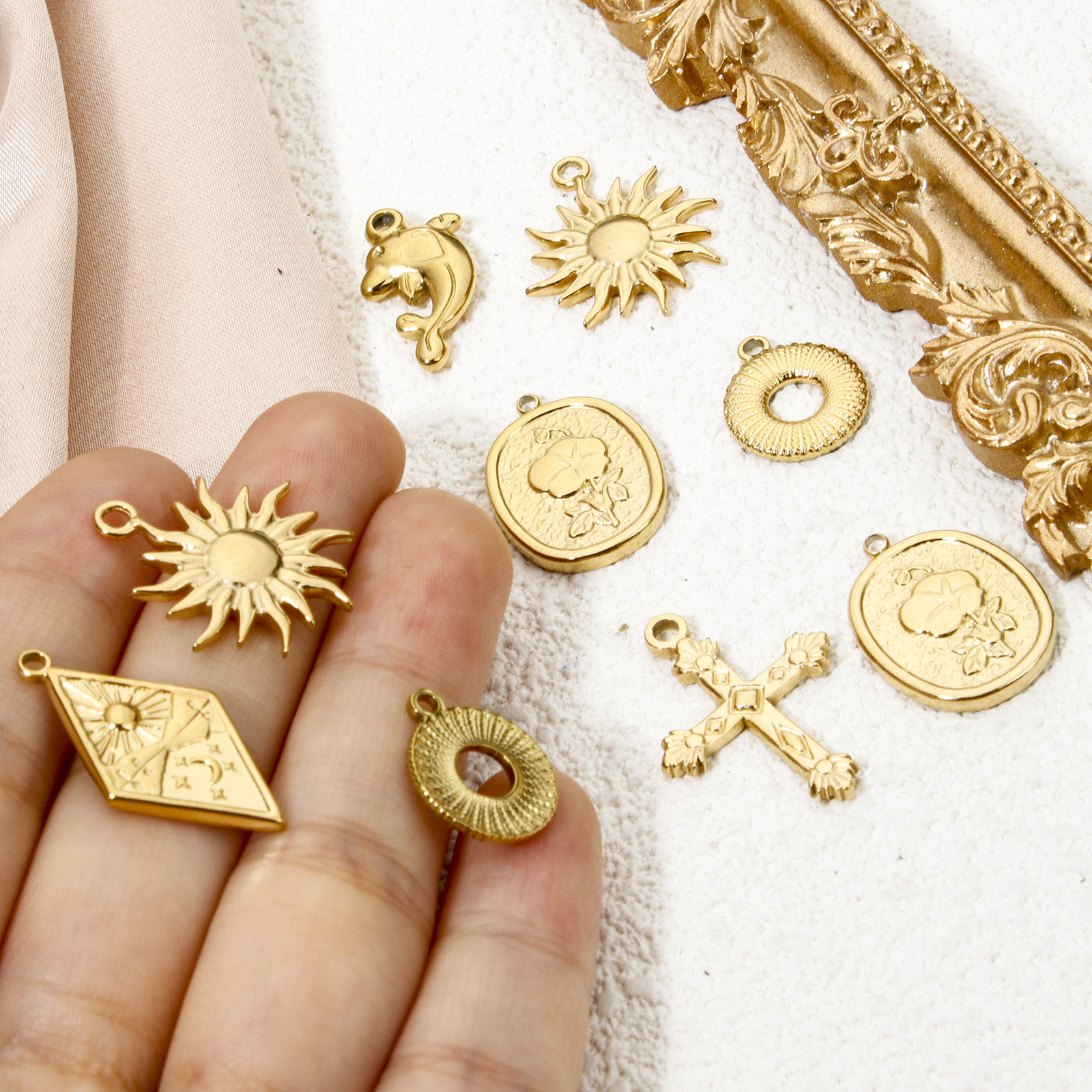 Picture of Vacuum Plating 304 Stainless Steel Simple Charms Gold Plated Circle Ring Stripe