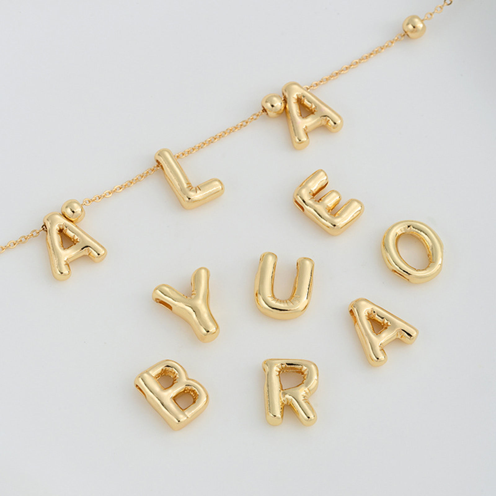 Bild von 1 Stück Umweltfreundlich Messing Charms 14K Echtgold plattiert Großbuchstaben