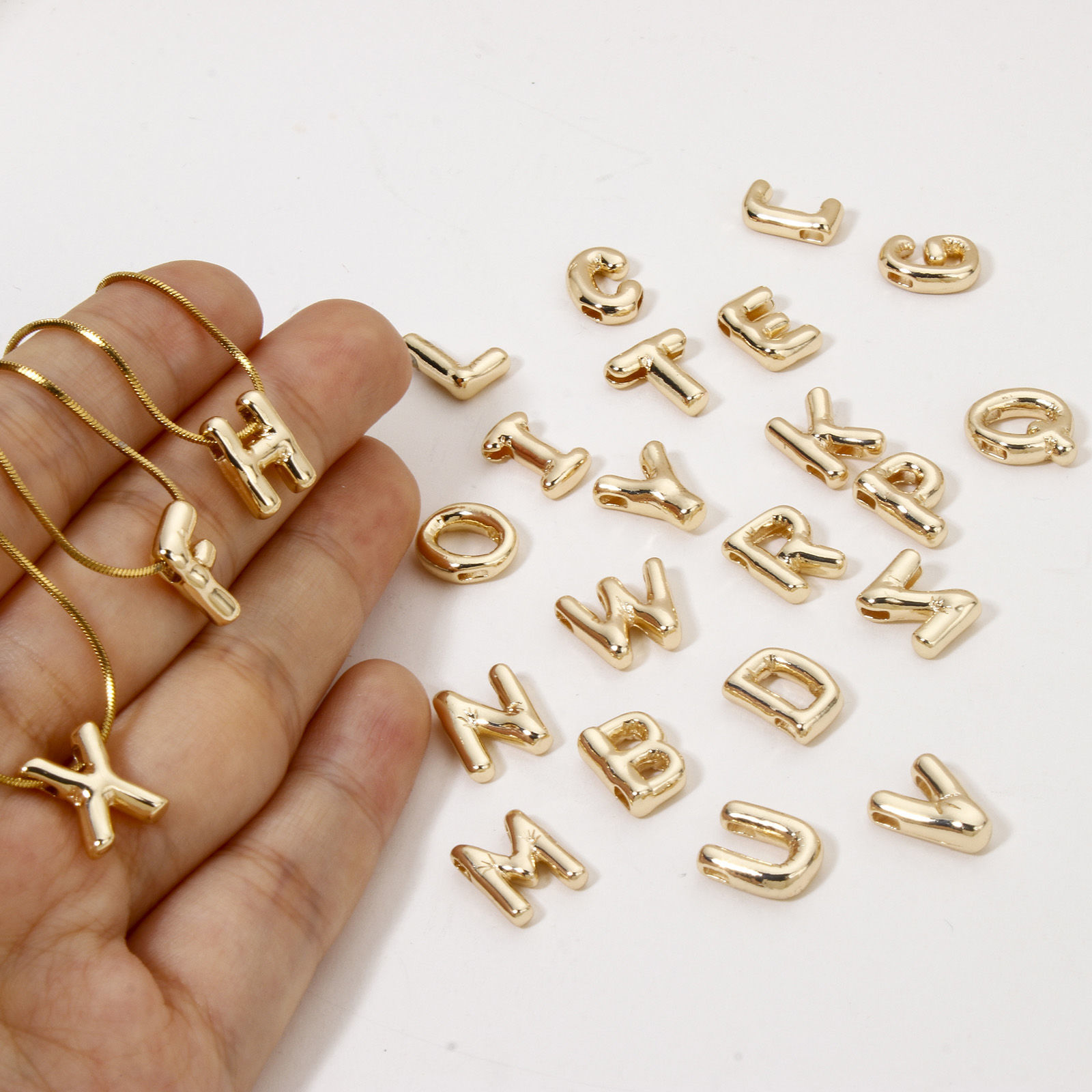 Bild von 1 Stück Umweltfreundlich Messing Charms 14K Echtgold plattiert Großbuchstaben