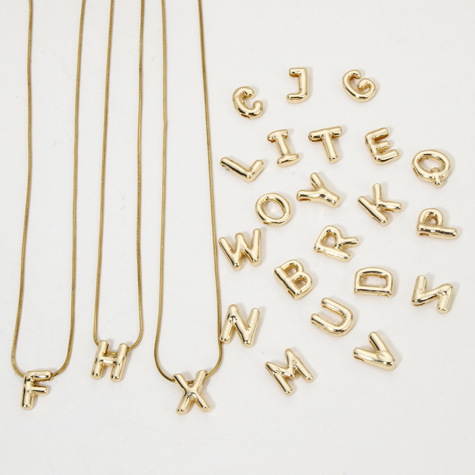 Bild von 1 Stück Umweltfreundlich Messing Charms 14K Echtgold plattiert Großbuchstaben