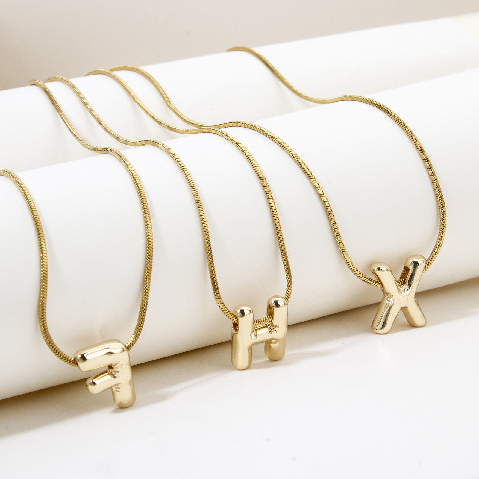 Bild von 1 Stück Umweltfreundlich Messing Charms 14K Echtgold plattiert Großbuchstaben