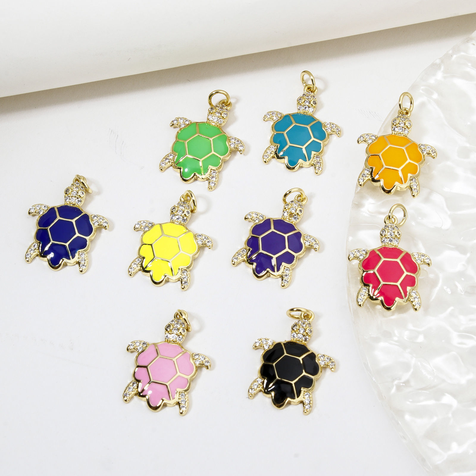 Image de 1 Pièce Breloques Bijoux d'Océan en Laiton Respectueux de la Nature Tortue de Mer Plaqué Or Véritable 18K Multicolore Émail à Zircone Cubique Clair 26mm x 17mm