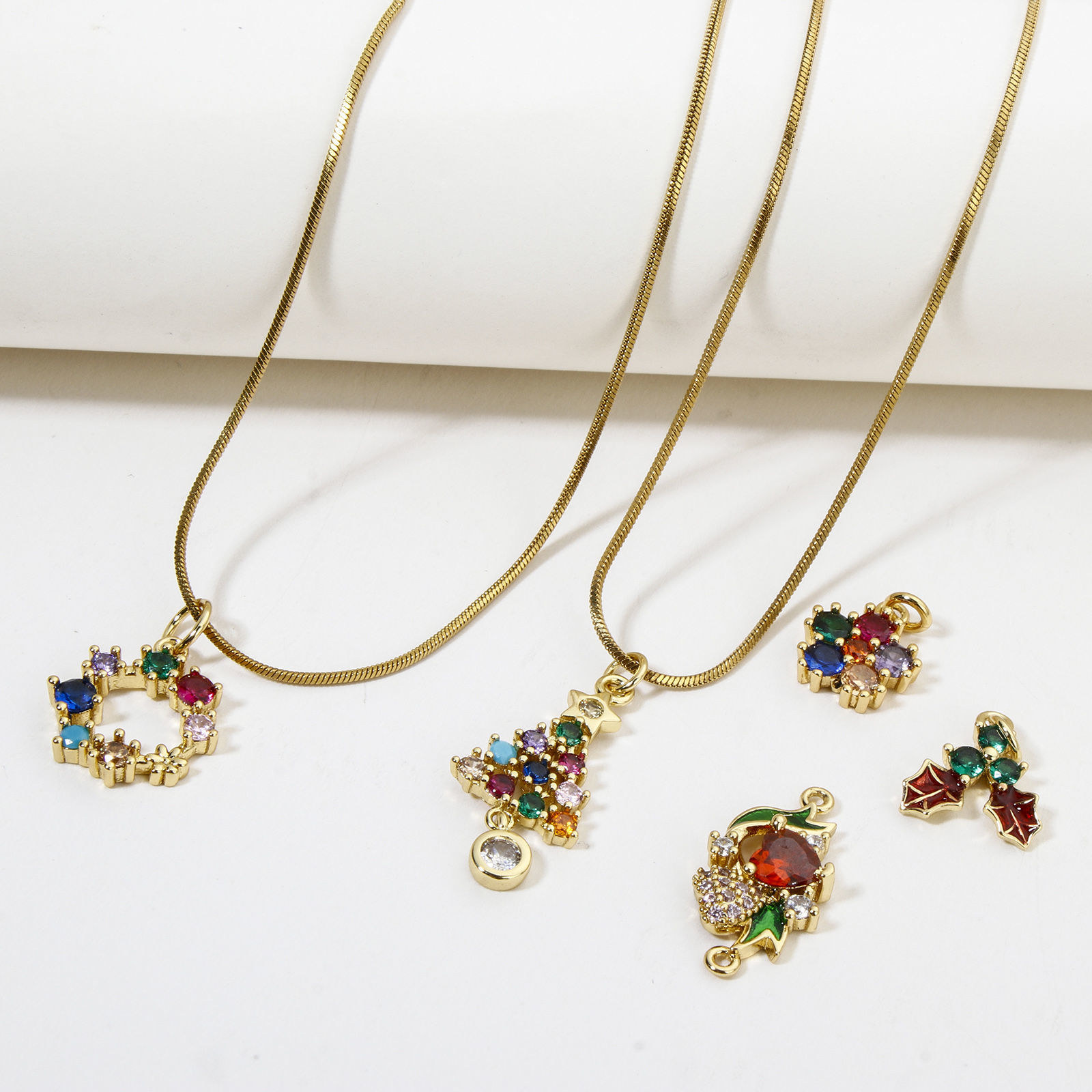 Bild von 1 Stück Umweltfreundlich Messing Weihnachten Charms 18K Echtgold plattiert Bunt Zirkonia