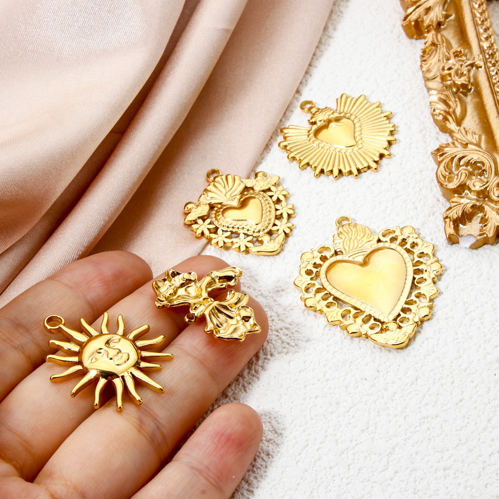 Picture of Eco-friendly Vacuum Plating 304 Stainless Steel Valentine's Day Pendants 18K Real Gold Plated Heart Sun