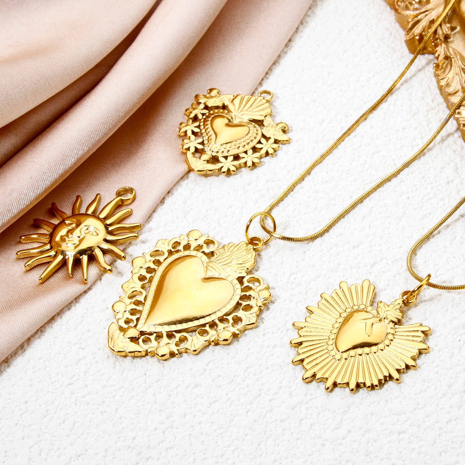 Picture of Eco-friendly Vacuum Plating 304 Stainless Steel Valentine's Day Pendants 18K Real Gold Plated Heart Sun