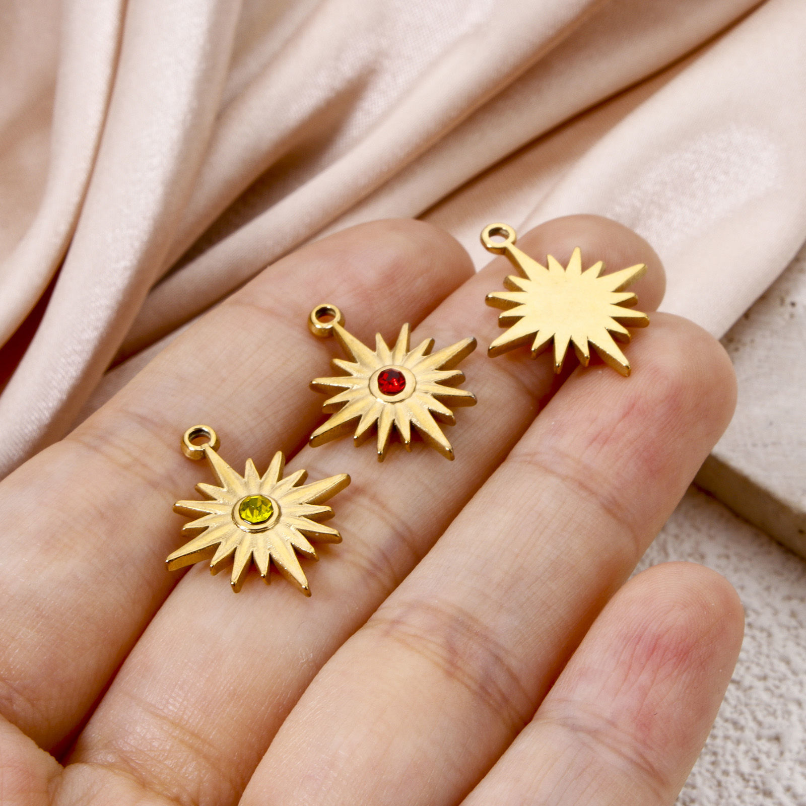 Image de 2 Pcs Breloques en 304 Acier Inoxydable Placage Sous Vide Écologique Galaxie Etoile Plaqué Or Véritable 18K à Strass Coloré 20mm x 17mm