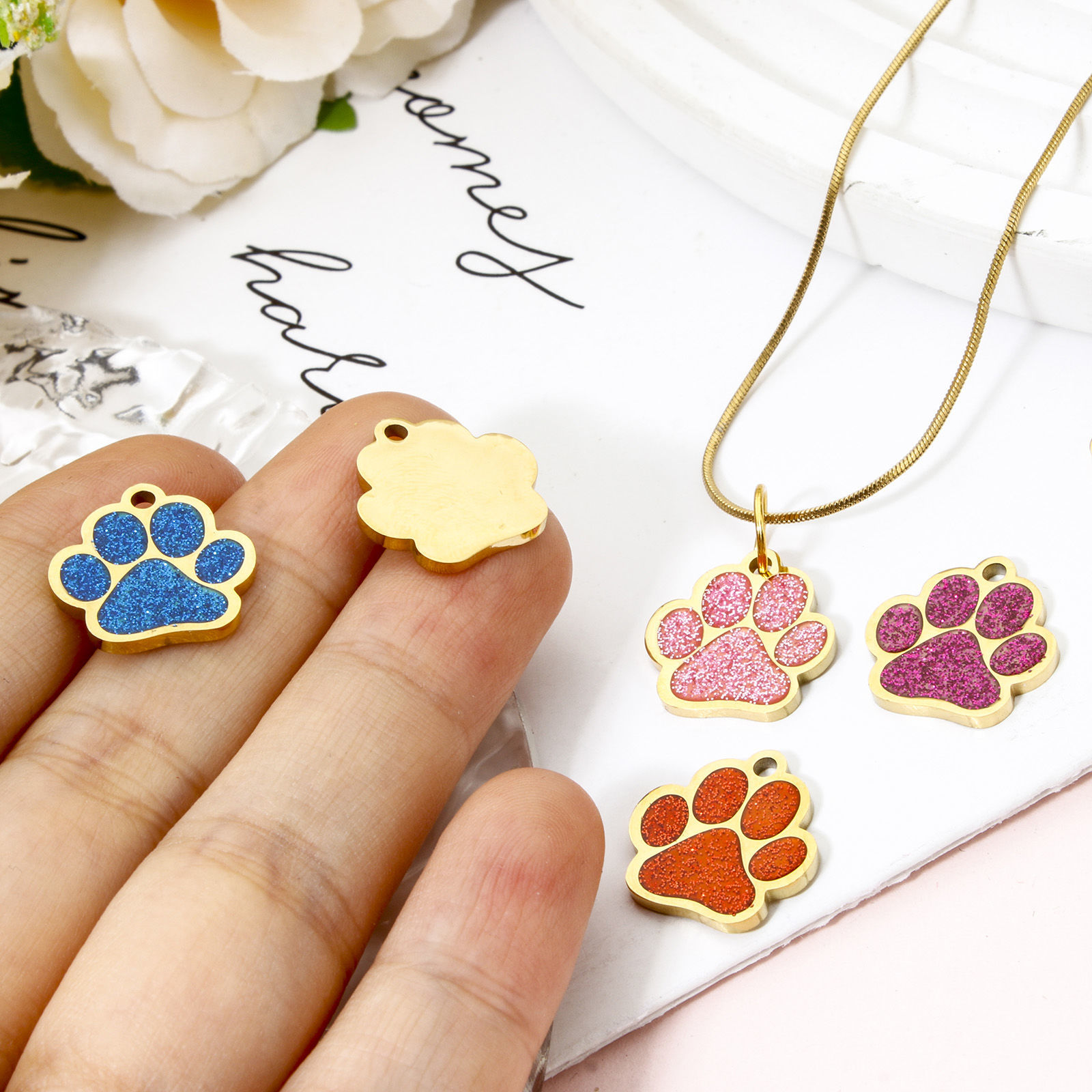 Image de 1 Pièce Breloques en 304 Acier Inoxydable Mémorial d'Animaux Domestiques Griffe de Patte de Chien Doré Multicolore Paillette Émail 15mm x 15mm