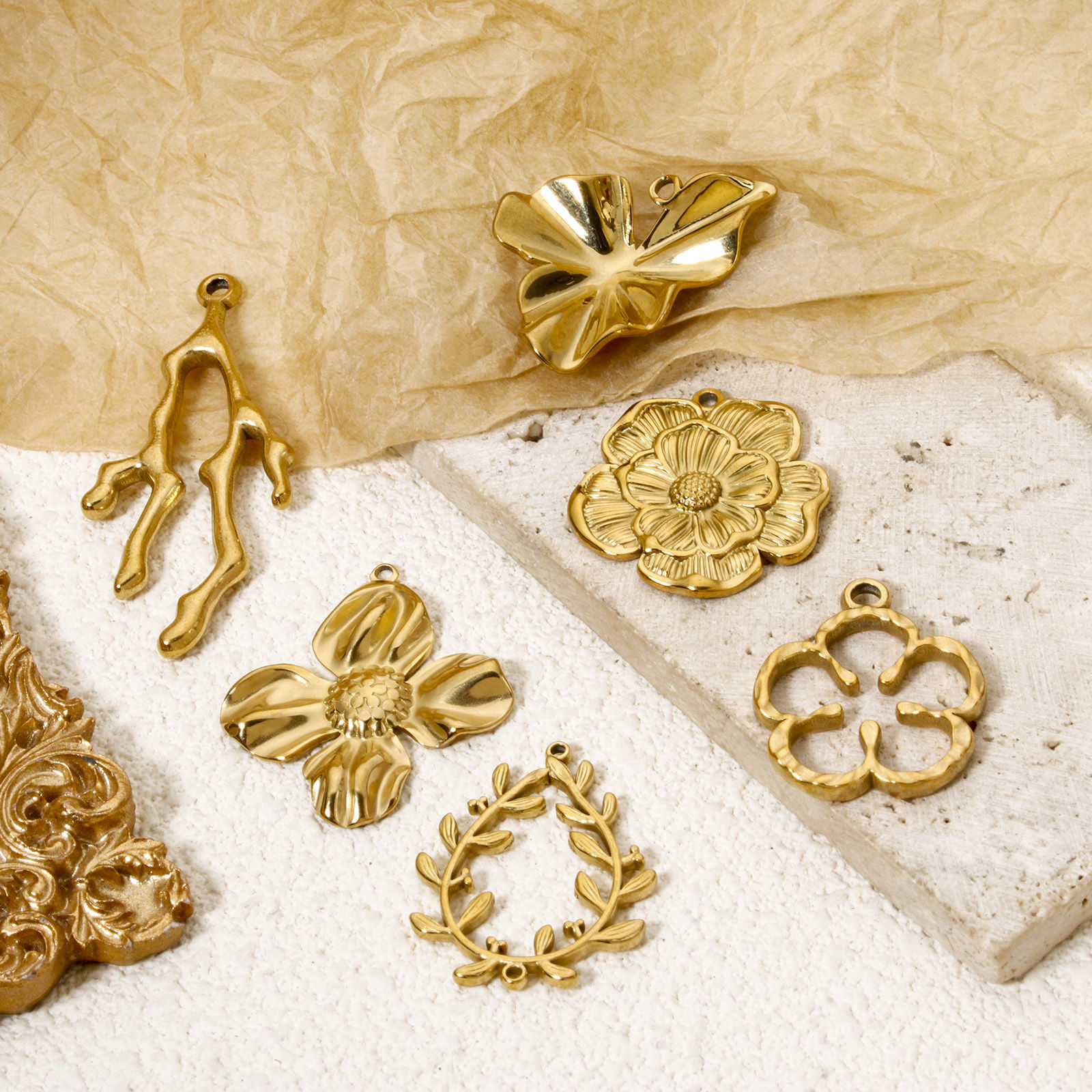 Picture of Eco-friendly Vacuum Plating 304 Stainless Steel Flora Collection Charms 18K Real Gold Plated Flower Leaf