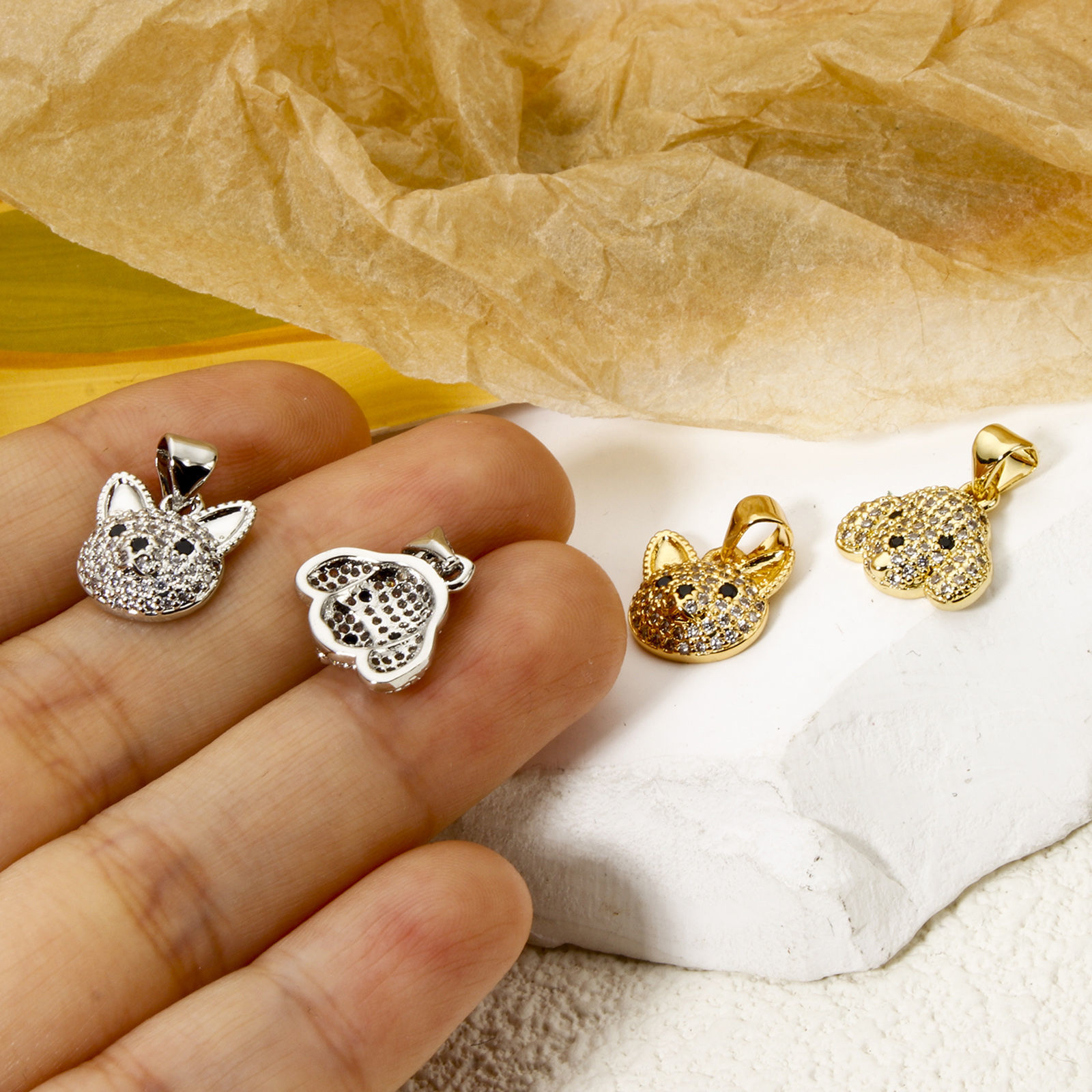Image de 1 Pièce Pendentif Breloque Micro Pave en Laiton Chat Multicolore Chien à Zircone Cubique Clair