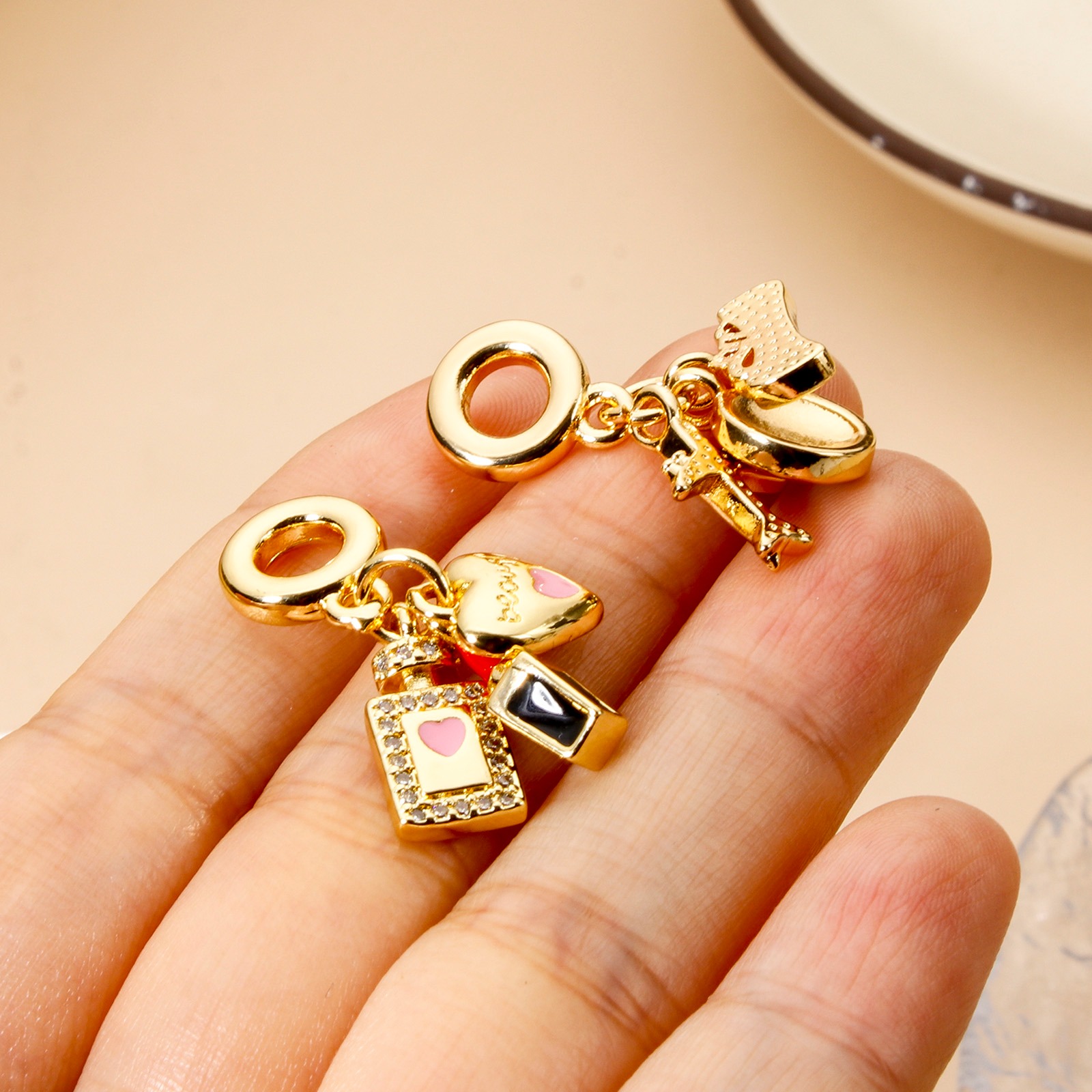 Image de 1 Pièce Perles de Charme Pendantes pour la Fabrication de Bijoux de Bracelet et de Collier Voyage en Laiton Cœur Plaqué Or Véritable 18K Avion Émail