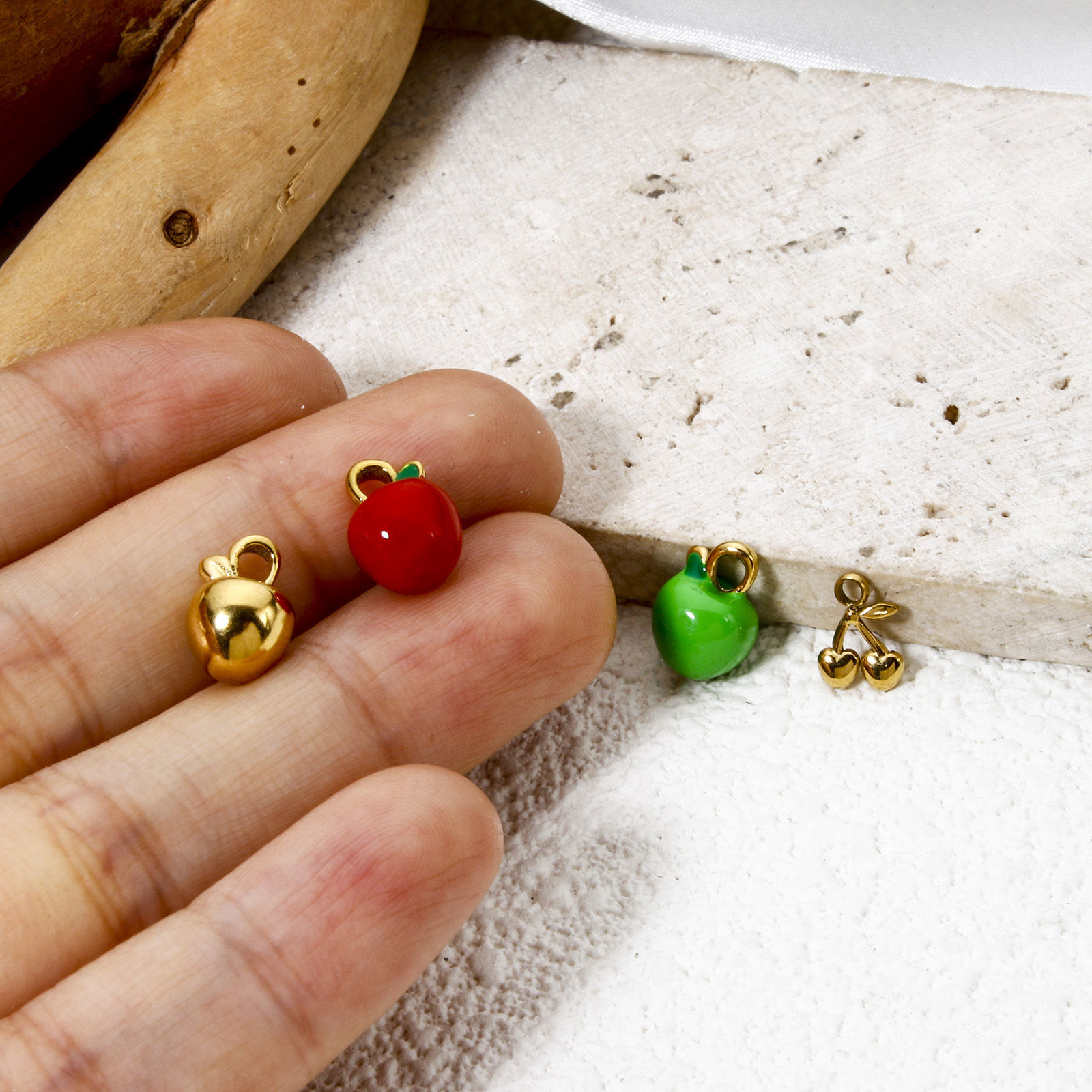 Imagen de 1 Unidad Recubrimiento al Vacío PVD Ecológico 304 Acero Inoxidable Colgantes Manzana 18K Oro Real Chapado Multicolor Esmalte