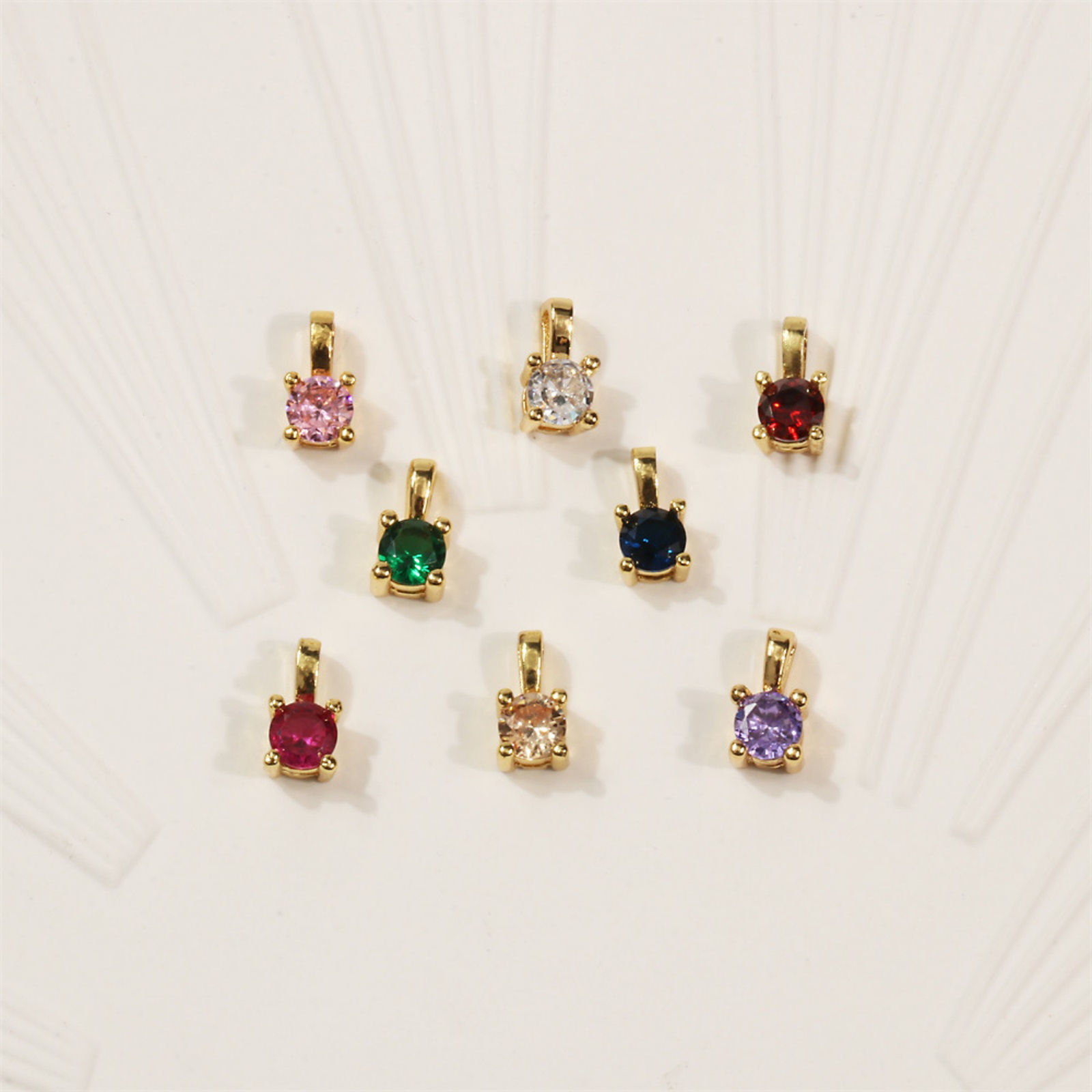 Immagine di 5 Pz Ottone Mini Ciondoli Quadrato Placcato Oro 18K Tondo Mini 8mm x 4mm