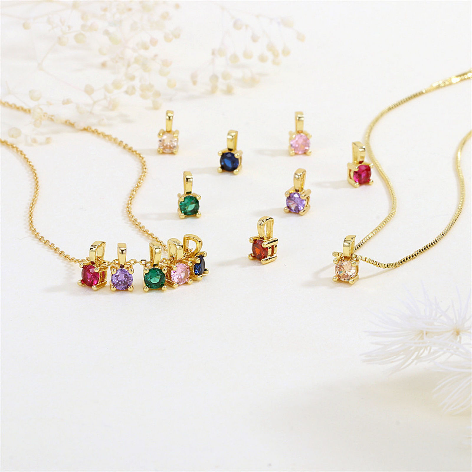 Immagine di 5 Pz Ottone Mini Ciondoli Quadrato Placcato Oro 18K Tondo Mini 8mm x 4mm