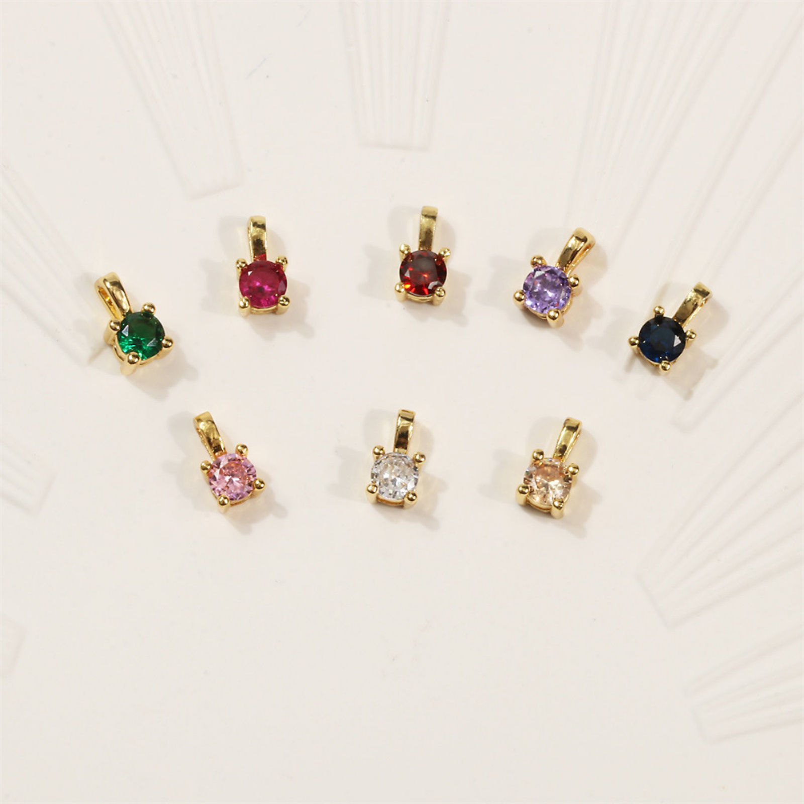 Immagine di 5 Pz Ottone Mini Ciondoli Quadrato Placcato Oro 18K Tondo Mini 8mm x 4mm