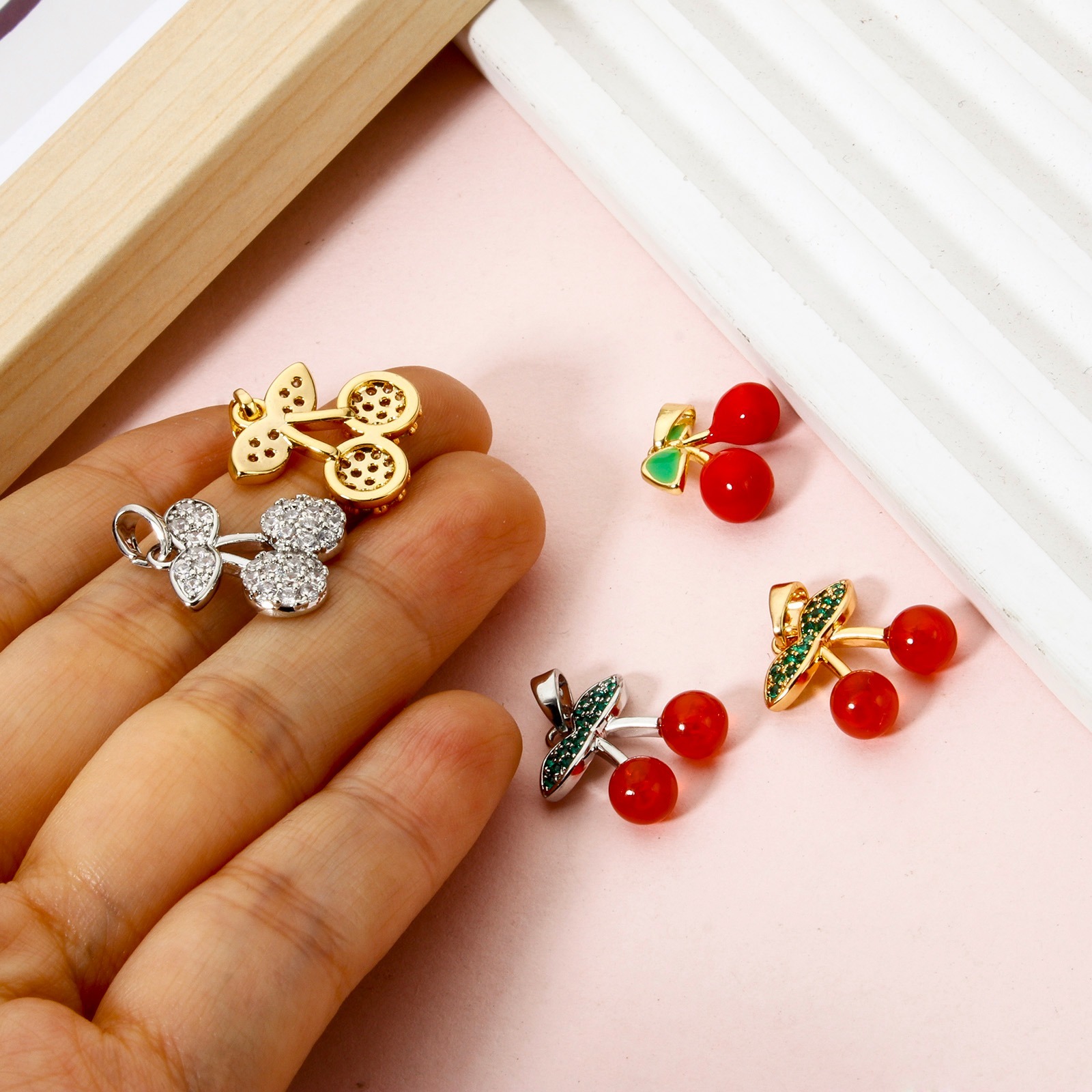 Image de 2 Pcs Pendentif Breloque en Laiton Plaqué Or Véritable Cerise