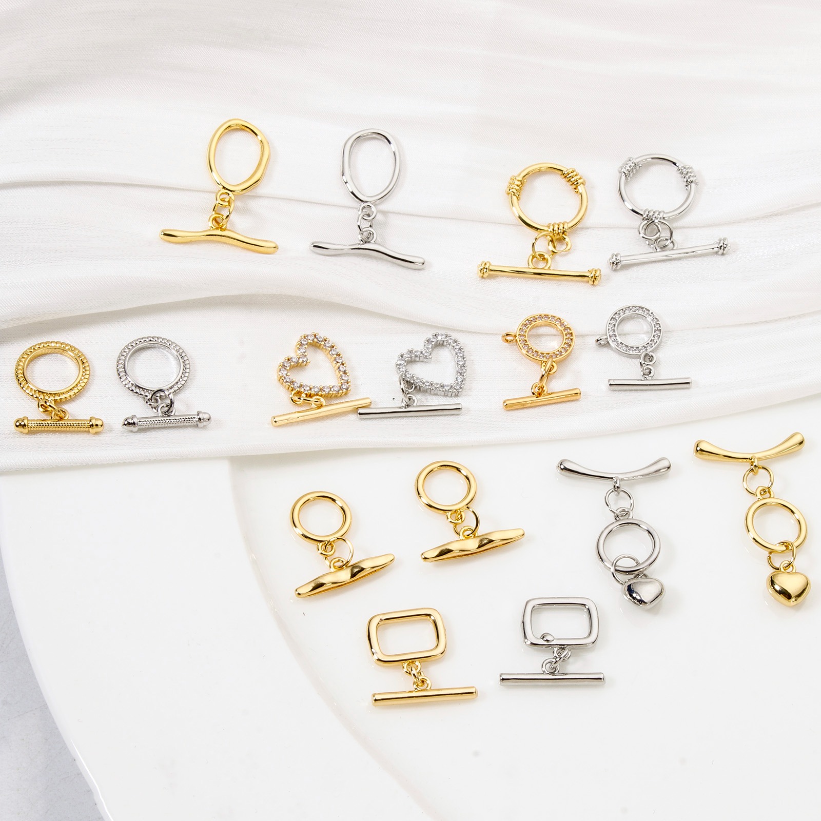 Picture of Brass Toggle Clasps Round Heart Multicolor