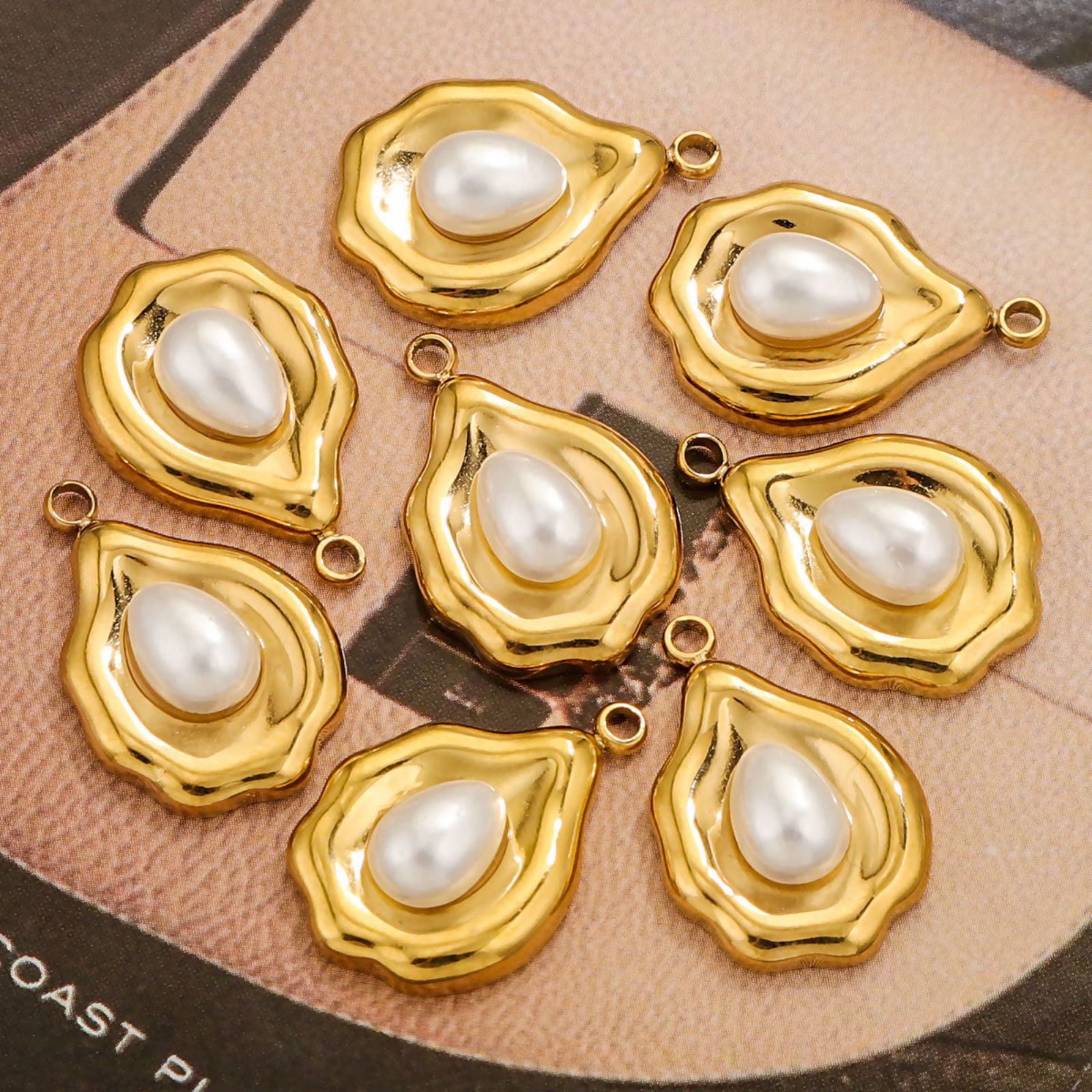 Immagine di 1 Piece Eco-friendly PVD Vacuum Plating 304 Stainless Steel Charms 18K Gold Plated Irregular Shell Imitation Pearl