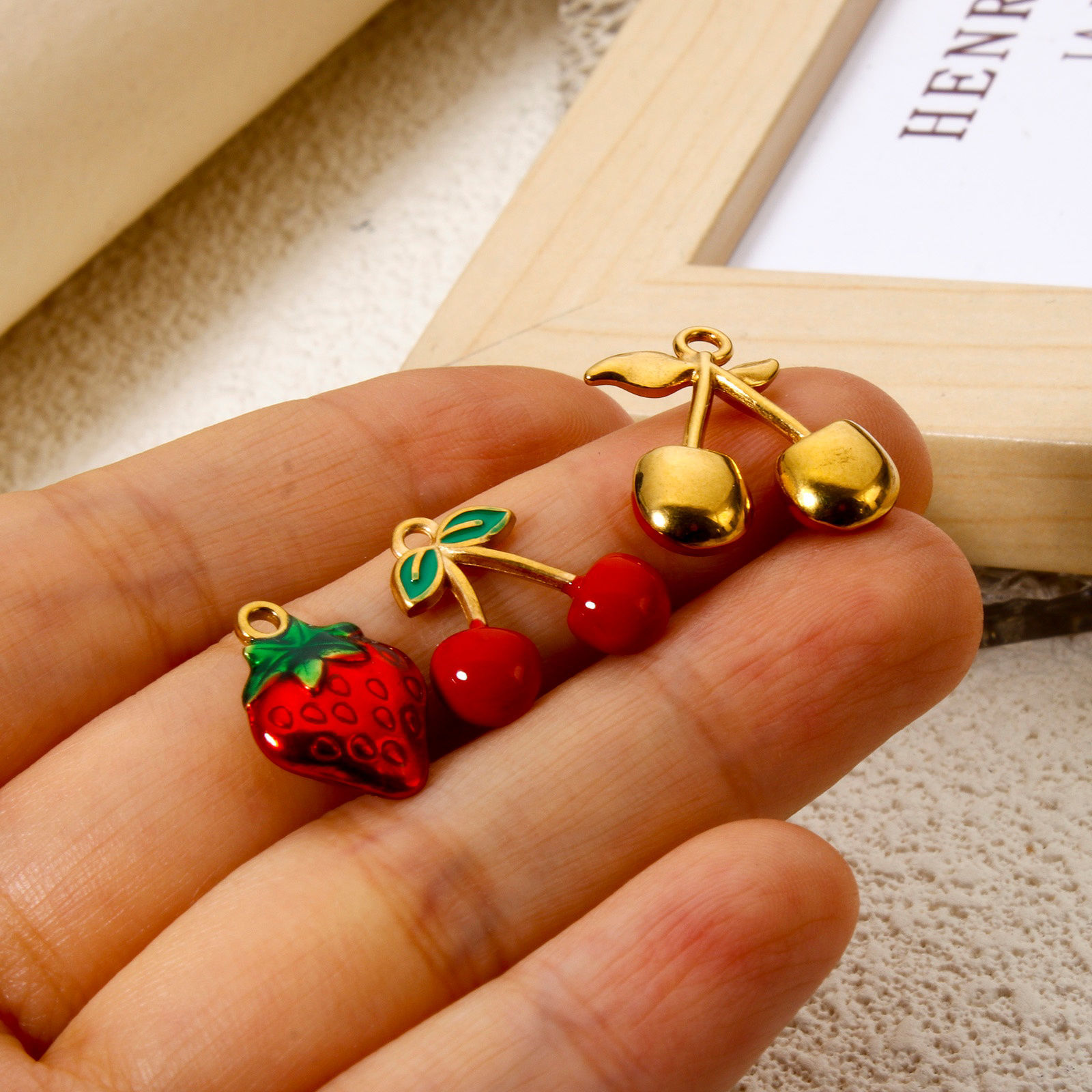 Bild von Umweltfreundliche PVD-Vakuumbeschichtung 304 Edelstahl Charms 18K Vergoldet Rot Emaille