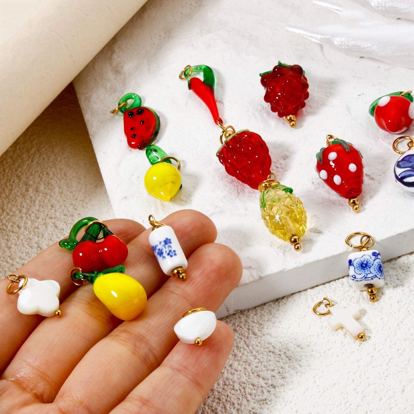 Image de 1 Pièce Breloques en 304 Acier Inoxydable & Lampwork Placage Sous Vide Écologique Collection Végétale Fraises Plaqué Or Véritable 18K Multicolore Piment 3D