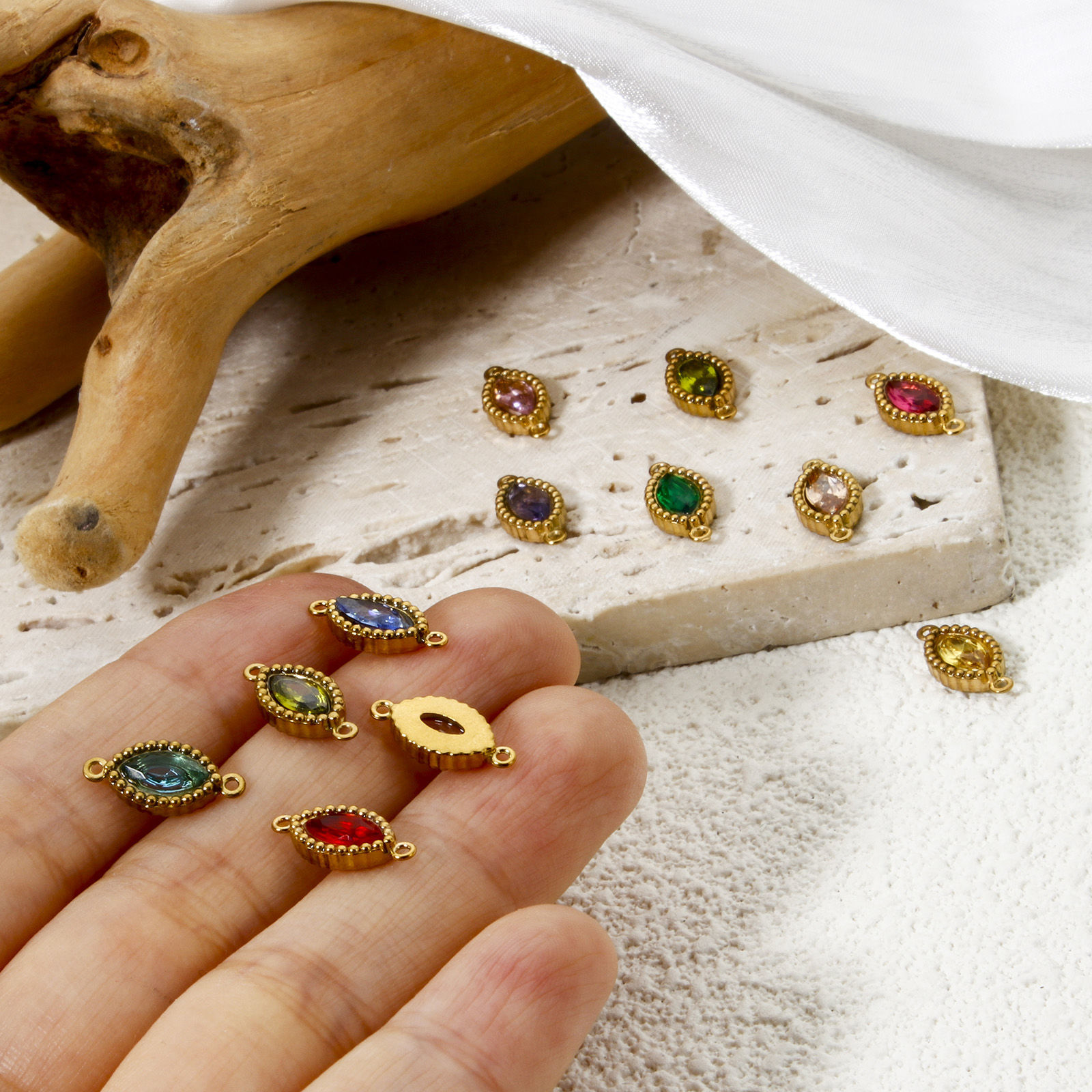 Immagine di 5 Pz Placcatura Sottovuoto PVD Ecologica 304 Acciaio Inossidabile Geometrico Pendenti Charms Connettori Olive Placcato Oro 18K Multicolore Strass 13mm x 6mm