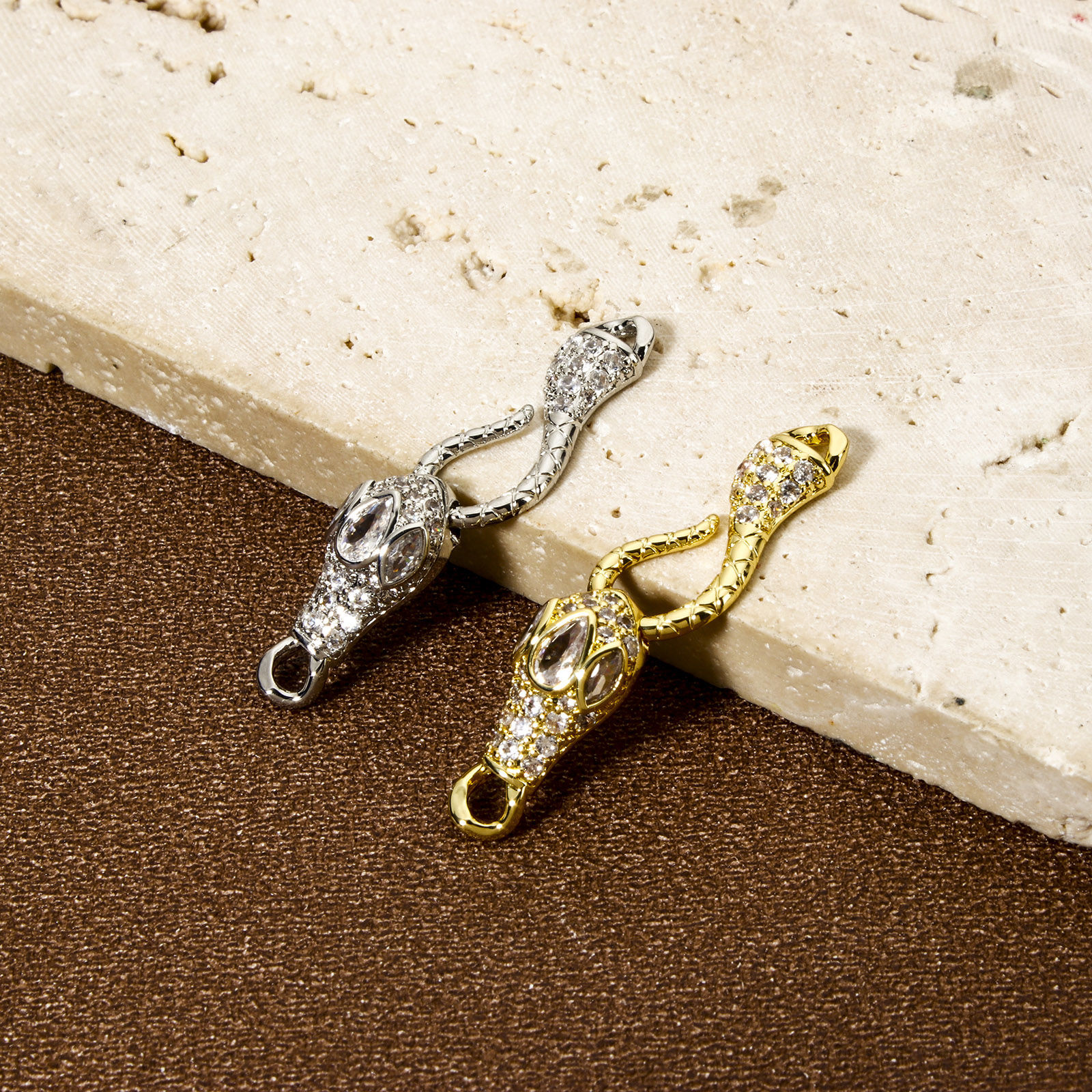 Bild von Messing Hakenverschluss Bunt Micro Pave Klar Zirkonia 3.7cm x 0.9cm
