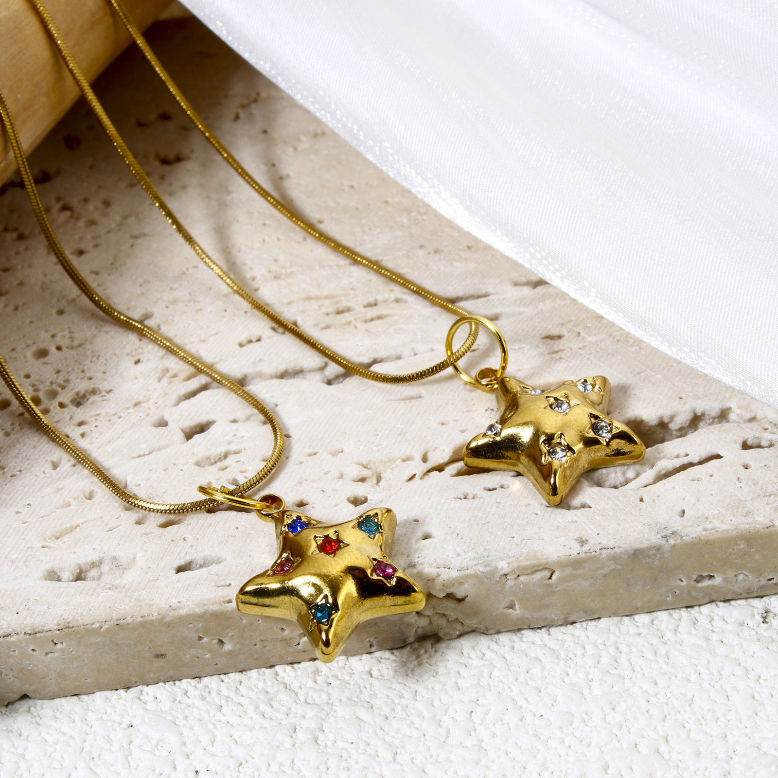 Immagine di 2 Pz Placcatura Sottovuoto PVD Ecologica 304 Acciaio Inossidabile Galassia Ciondoli Stella a Cinque Punte 18K Vero Oro Placcato 19mm x 17mm