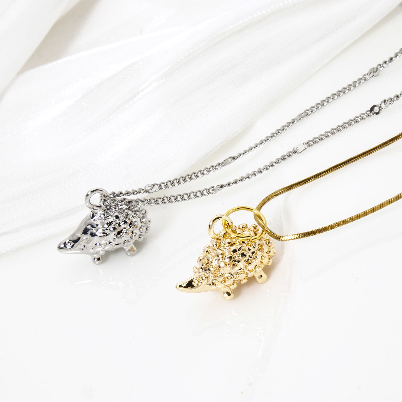 Picture of Eco-friendly Brass Pet Silhouette Charms Real Gold Plated Hedgehog 3D 18mm x 13.5mm