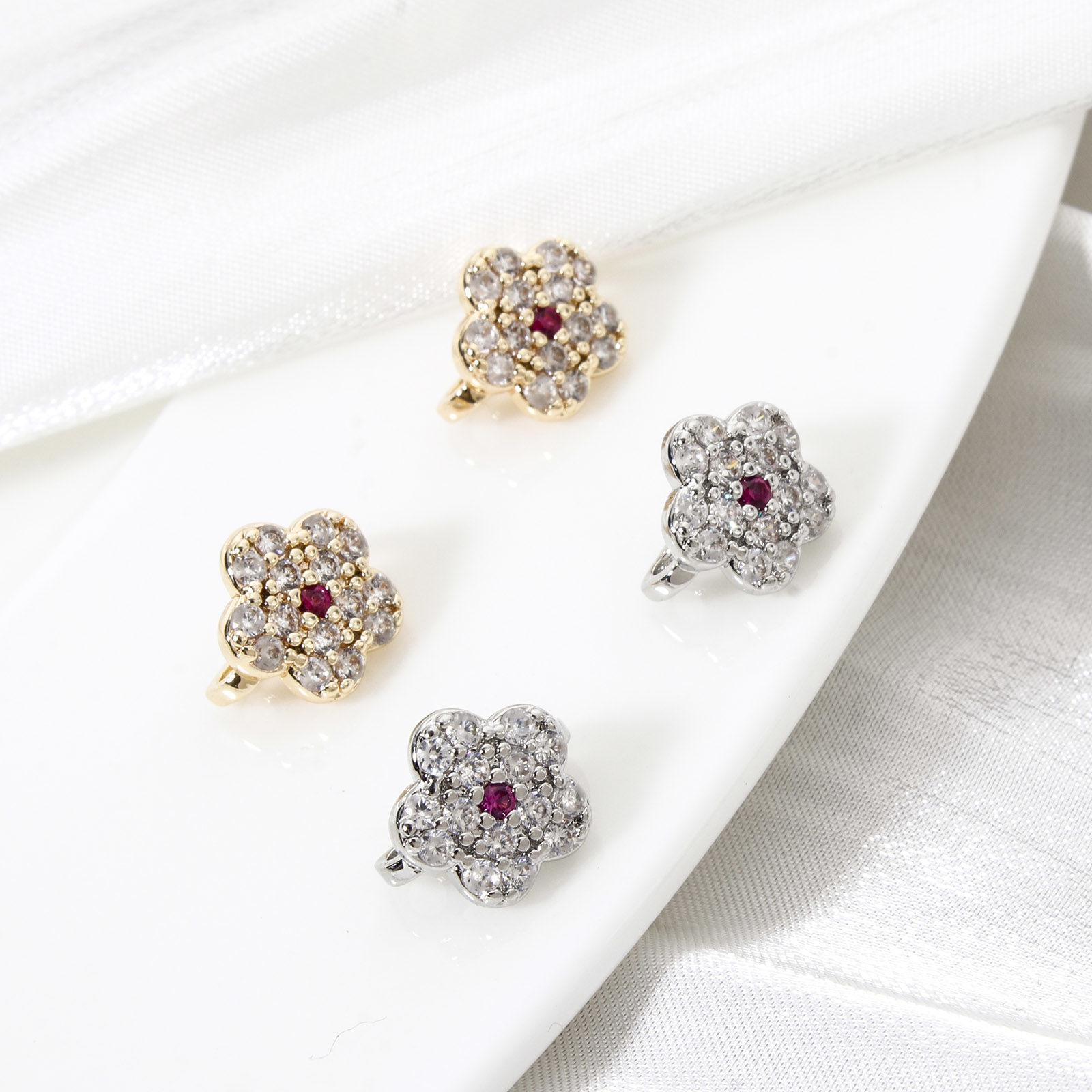 Immagine di 2 Pz Ecologico Ottone Perline Distanziatrici per Gioielli Fai-da-te che Fanno Risultati 3 Fori Vero Oro Placcato Fiore Trasparente Cubic Zirconiae 10mm x 8mm, Buco: Circa 1.5mm