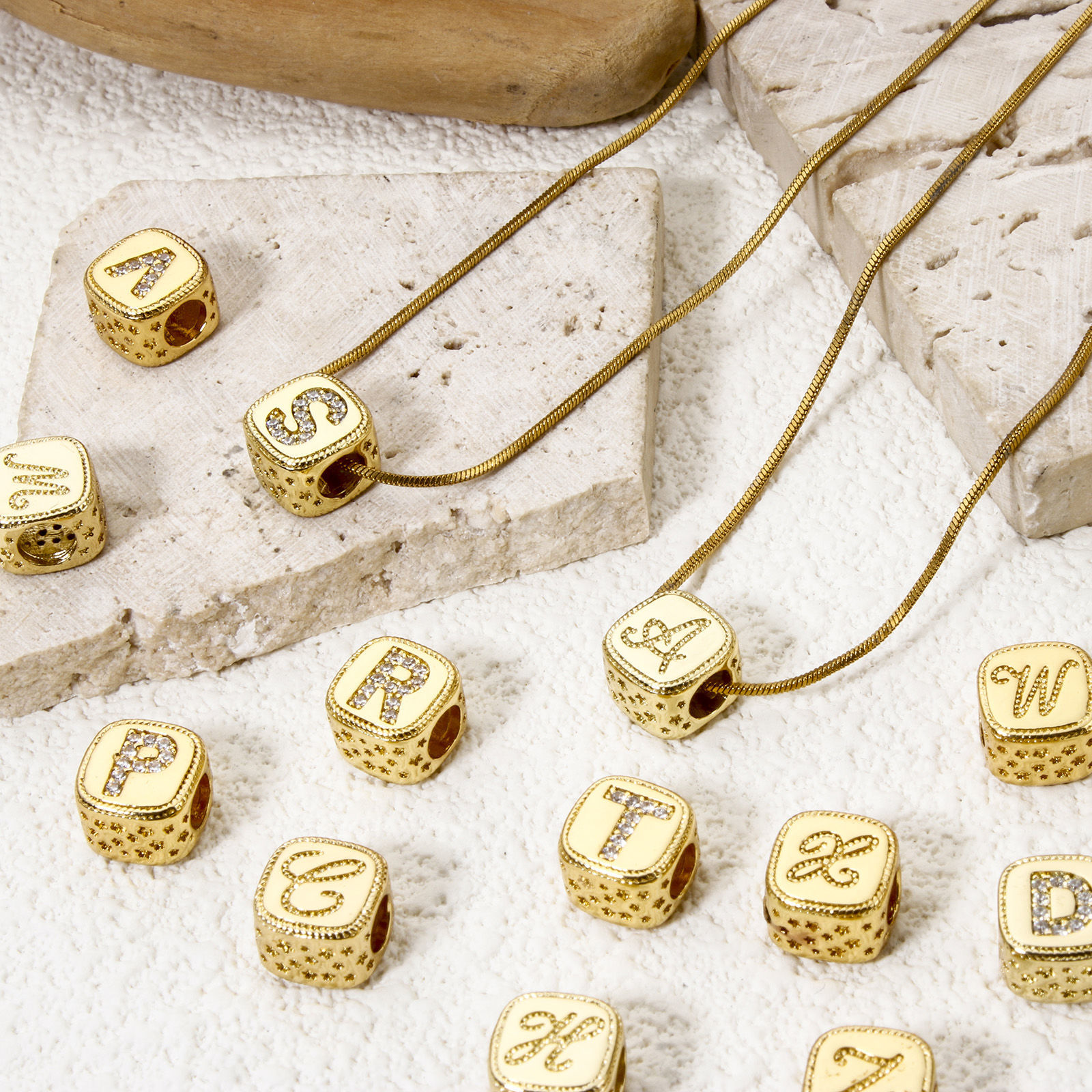Image de 1 Pièce Perles pour DIY Fabrication de Bijoux en Laiton Respectueux de la Nature Plaqué Or Véritable 18K Cube Alphabet Initial/ Lettre Majuscule Micro Pave à Zircone Cubique Clair 9mm x 9mm, Trou: env. 3.8mm