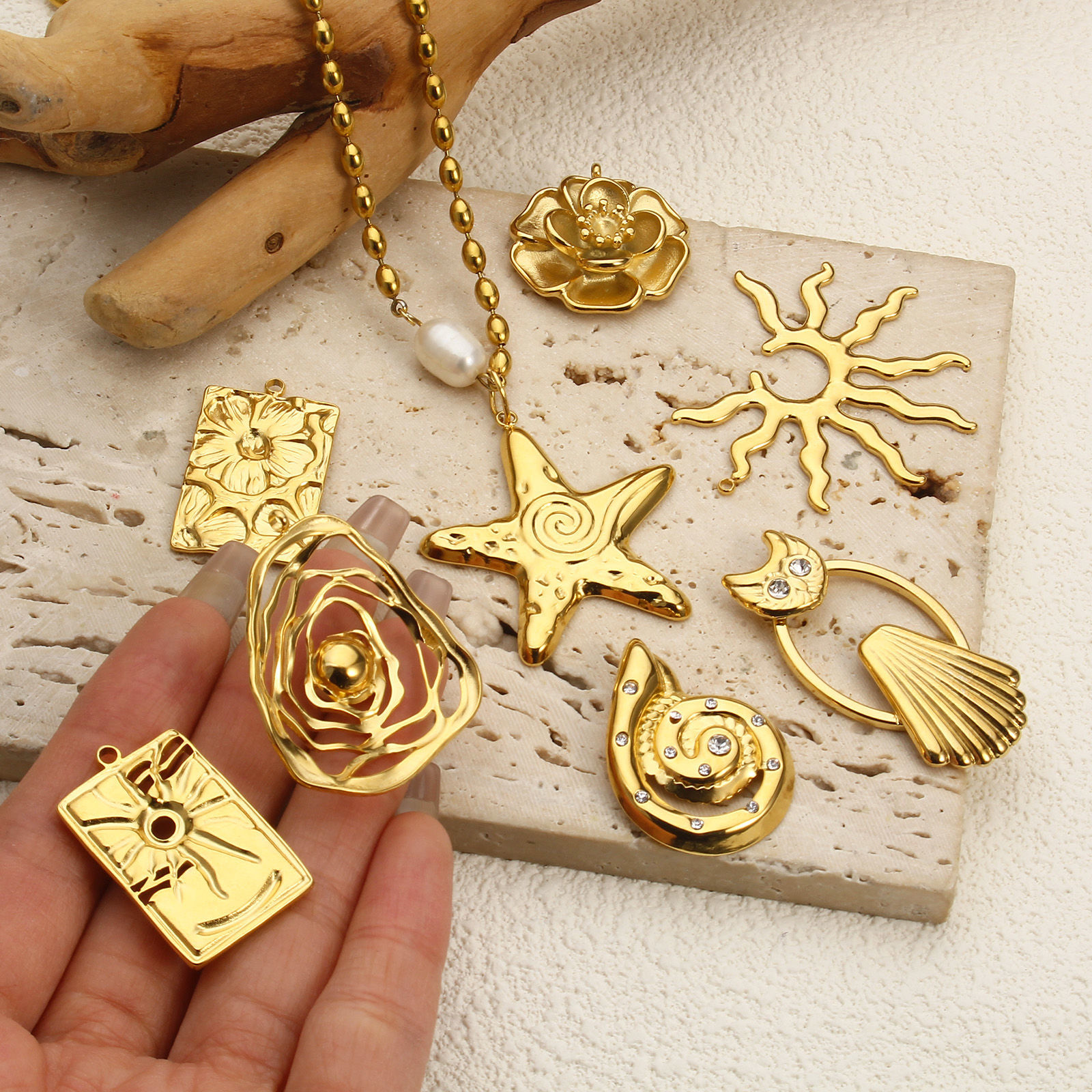Picture of Eco-friendly PVD Vacuum Plating 304 Stainless Steel Pendants 18K Real Gold Plated Sun Flower