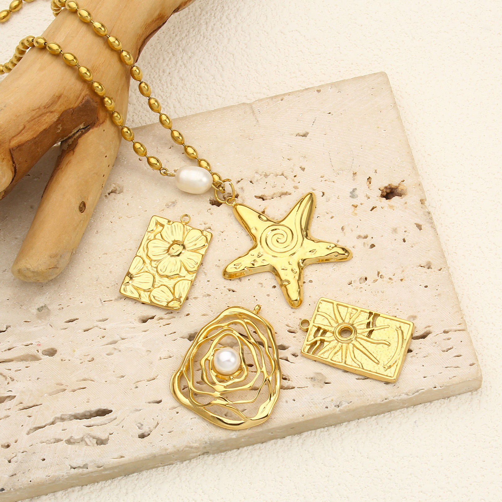 Picture of Eco-friendly PVD Vacuum Plating 304 Stainless Steel Pendants 18K Real Gold Plated Sun Flower