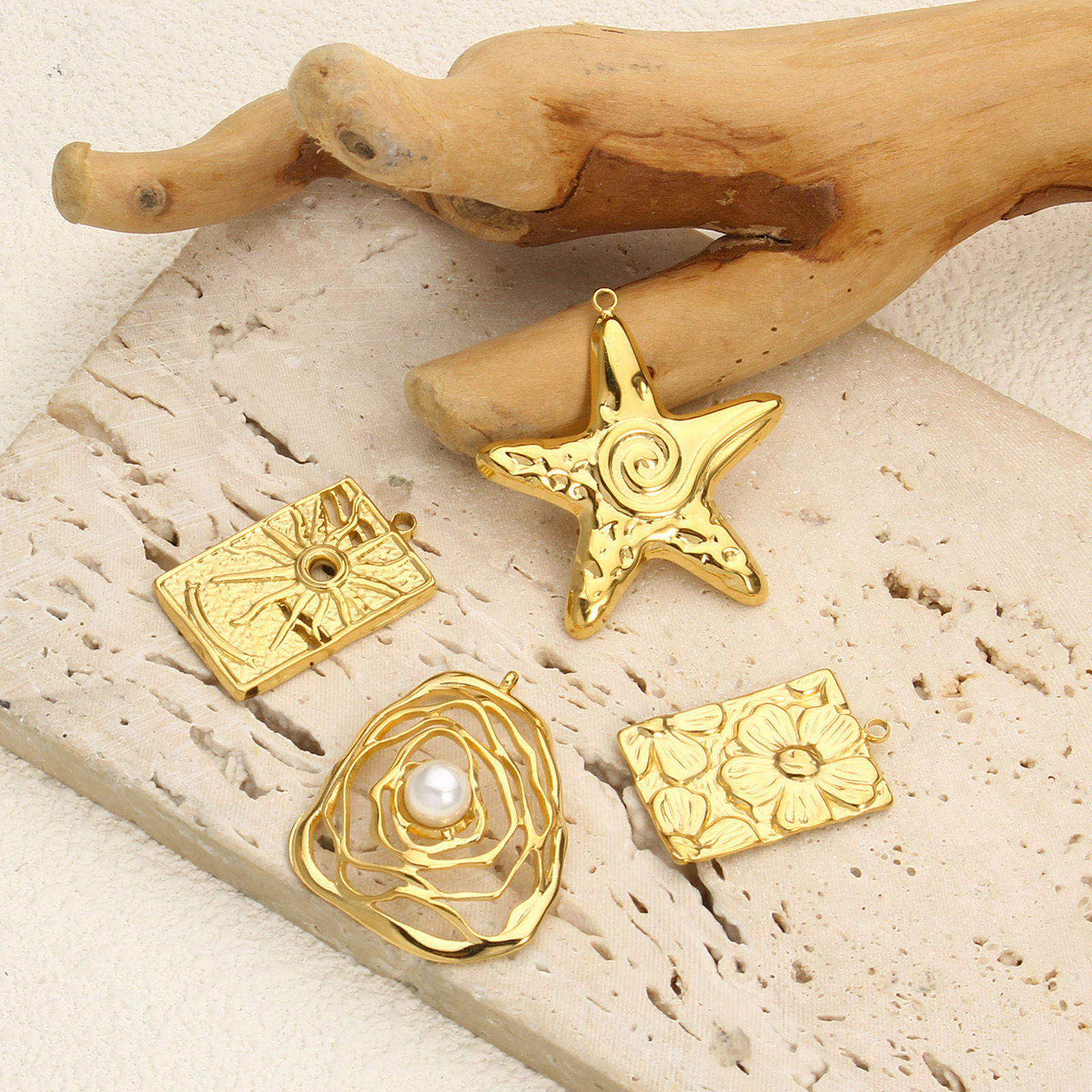 Picture of Eco-friendly PVD Vacuum Plating 304 Stainless Steel Pendants 18K Real Gold Plated Sun Flower