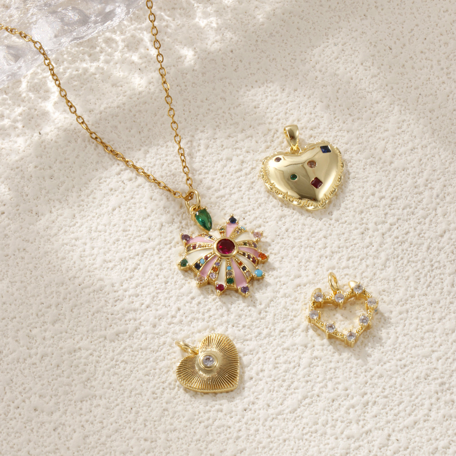 Image de 1 Pièce Breloques La Saint Valentin Respectueux de la Nature en Laiton & Zirconia Cubique Plaqué Or Véritable 18K Cœur