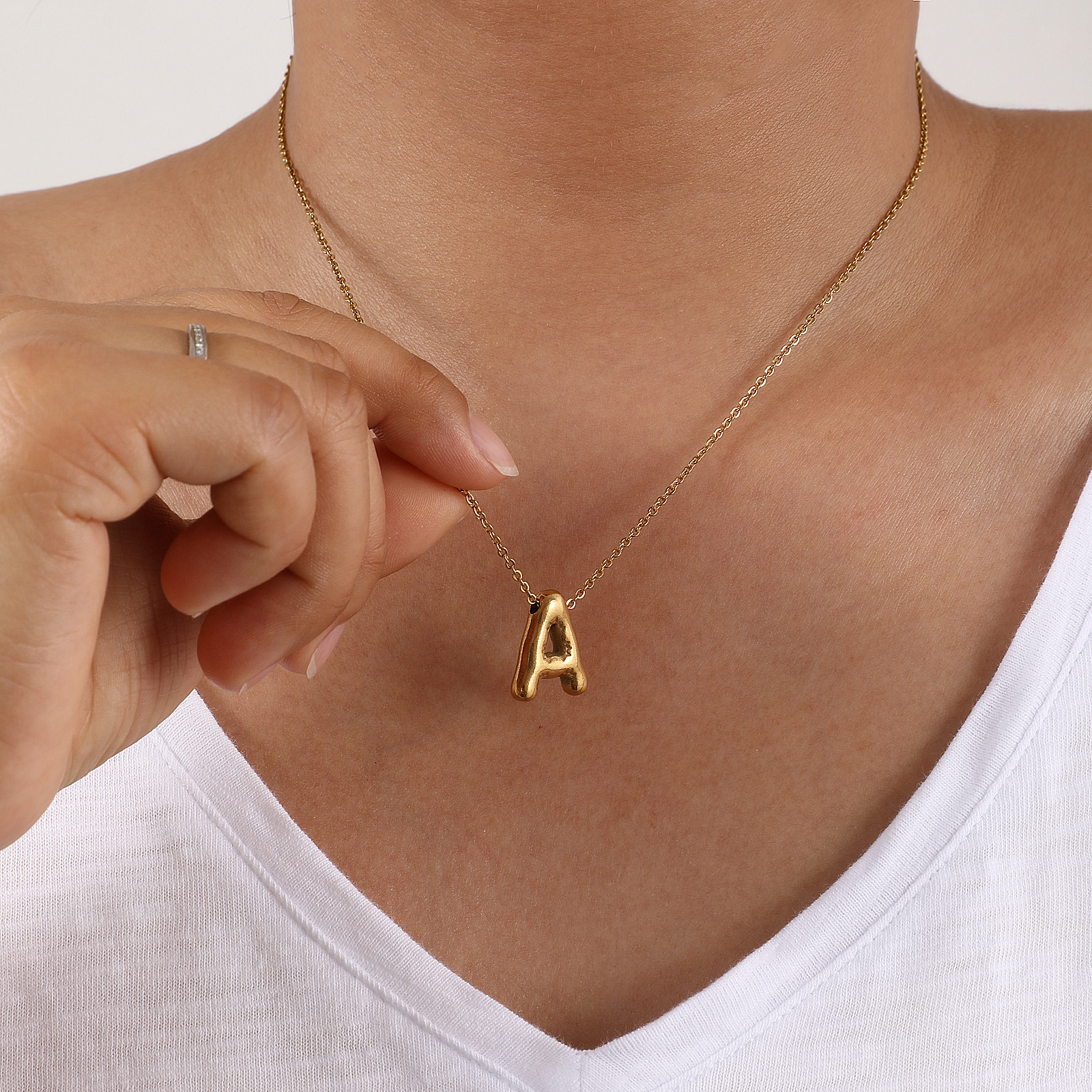 1 本 エコフレンドリー 真空メッキ ミニマリスト おしゃれ 18Kリアルゴールドメッキ 304ステンレス鋼 小豆チェーン・あづきチェーン キャピタルレター 文字「 A-Z」 ペンダントネックレス ユニセックス 男女兼用 プレゼント 45cm + 5cm長さ、 の画像