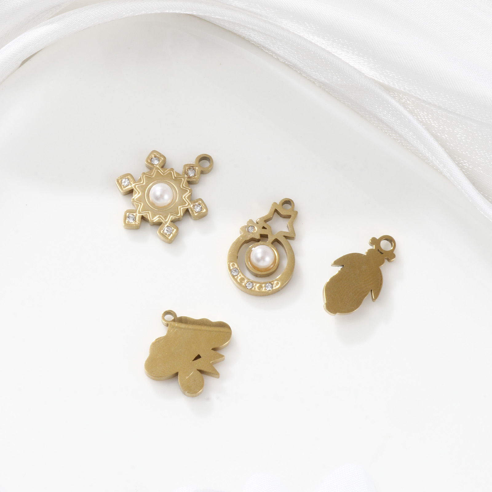 Picture of Eco-friendly PVD Vacuum Plating 304 Stainless Steel Charms 18K Gold Plated Cloud Snowflake Acrylic Imitation Pearl