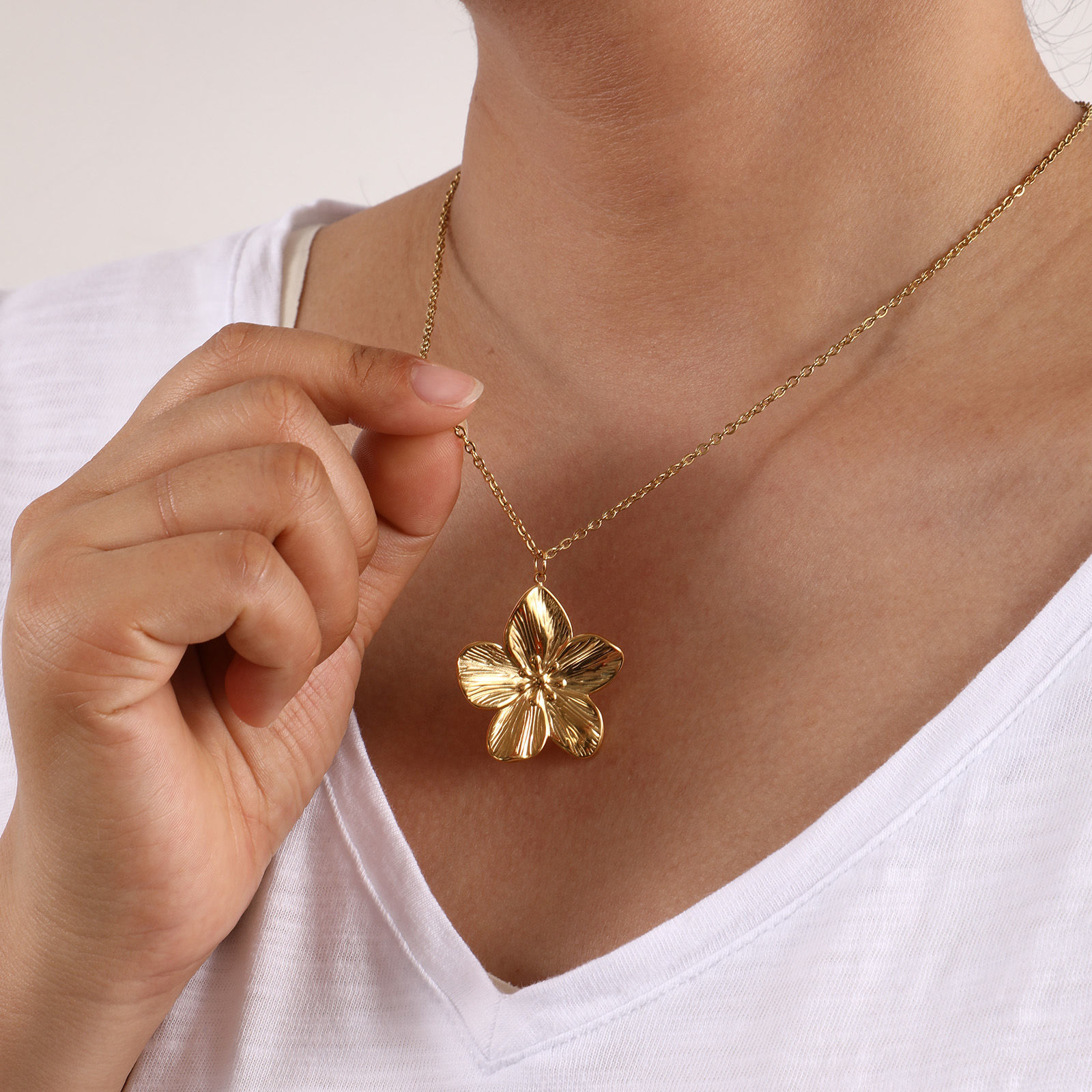 Picture of Eco-friendly PVD Vacuum Plating Stylish Pastoral Style 18K Real Gold Plated 304 Stainless Steel Link Cable Chain Flower Pendant Charm Necklace For Women Gift 45cm(17.7") + 5cm(2") long