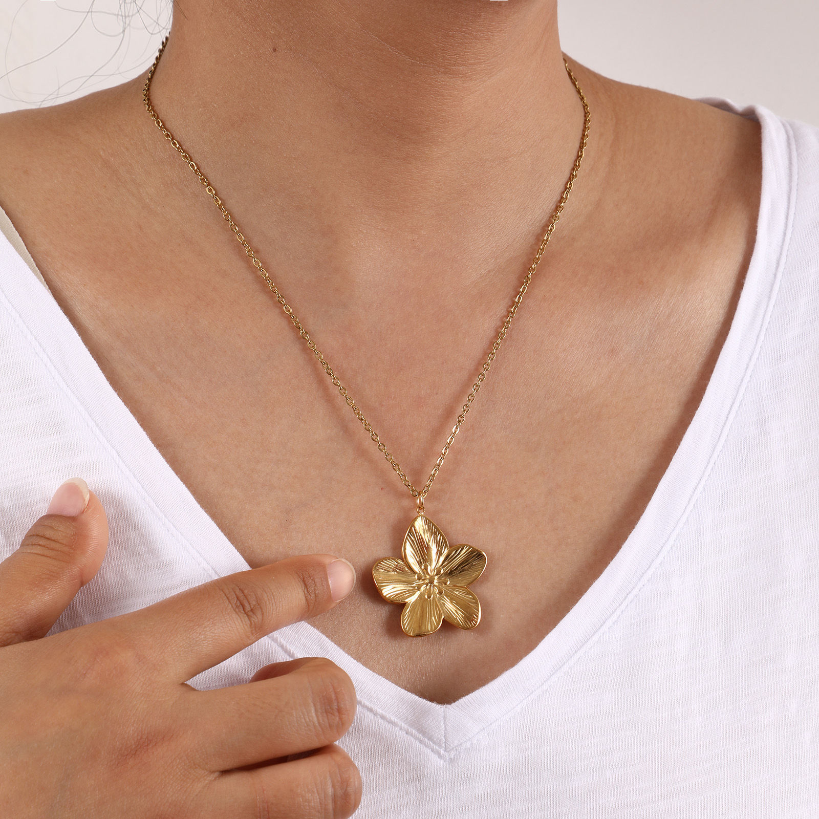 Picture of Eco-friendly PVD Vacuum Plating Stylish Pastoral Style 18K Real Gold Plated 304 Stainless Steel Link Cable Chain Flower Pendant Charm Necklace For Women Gift 45cm(17.7") + 5cm(2") long