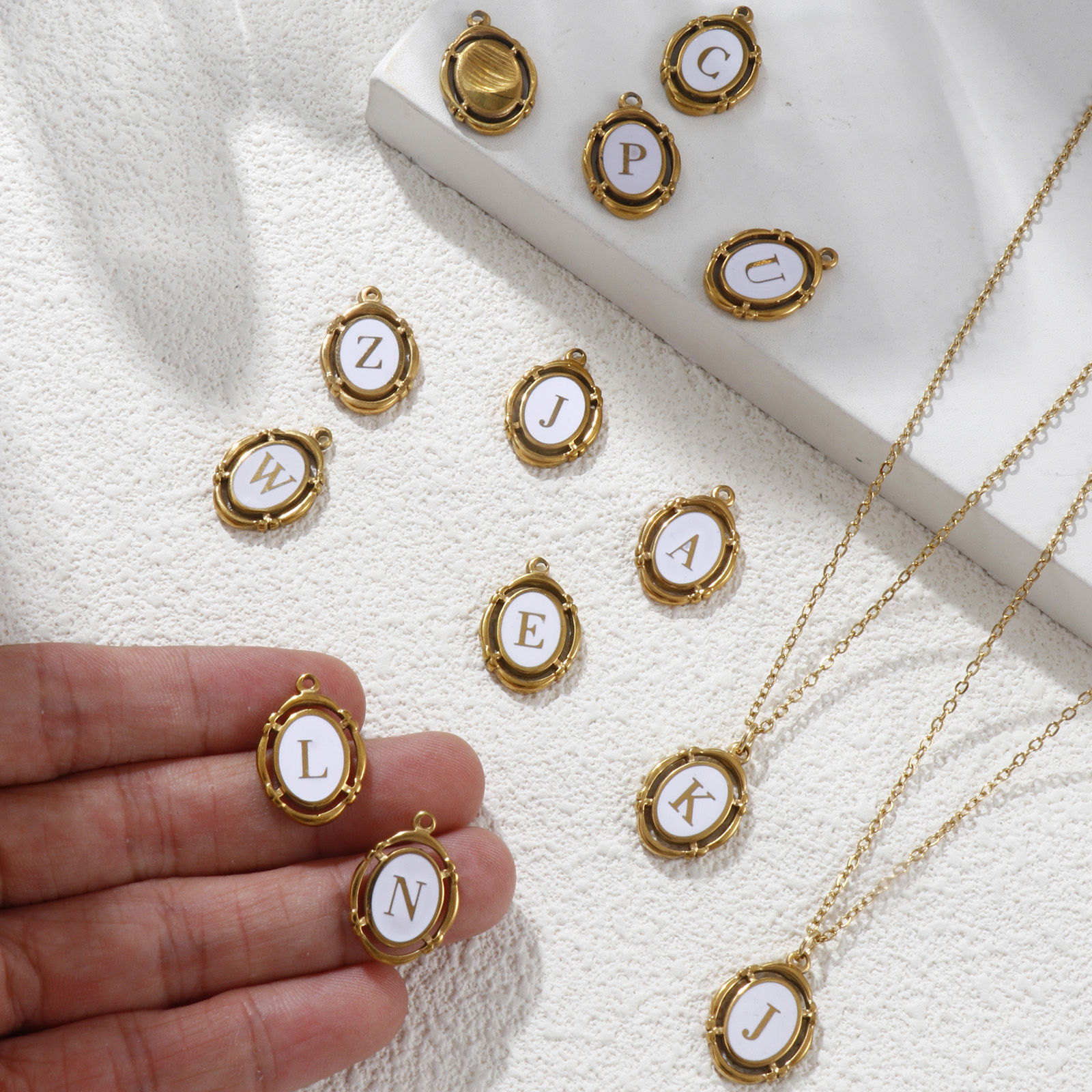 Imagen de 1 Unidad Recubrimiento al Vacío PVD Ecológico 304 Acero Inoxidable Colgantes Chapado en Oro de 18K Blanco Esmalte Óvalo Mayúscula Letra Mensaje " A-Z " Hueco 20mm x 14mm