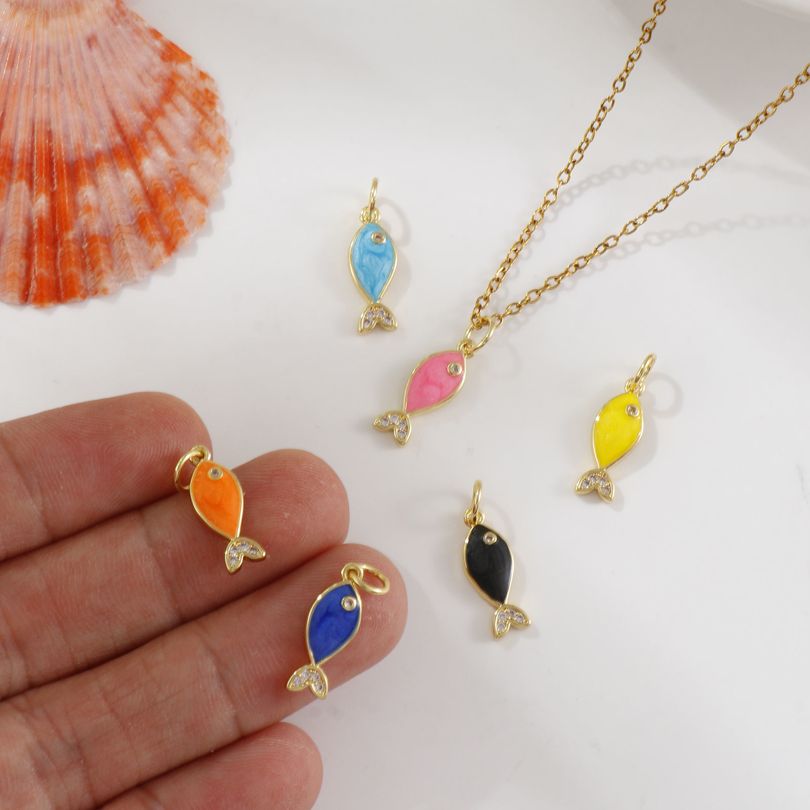 Image de 1 Pièce Breloques Bijoux d'Océan Respectueux de la Nature en Laiton Plaqué Or Véritable 18K Émail Poisson Perlaire à Zircone Cubique Clair 19mm x 6mm