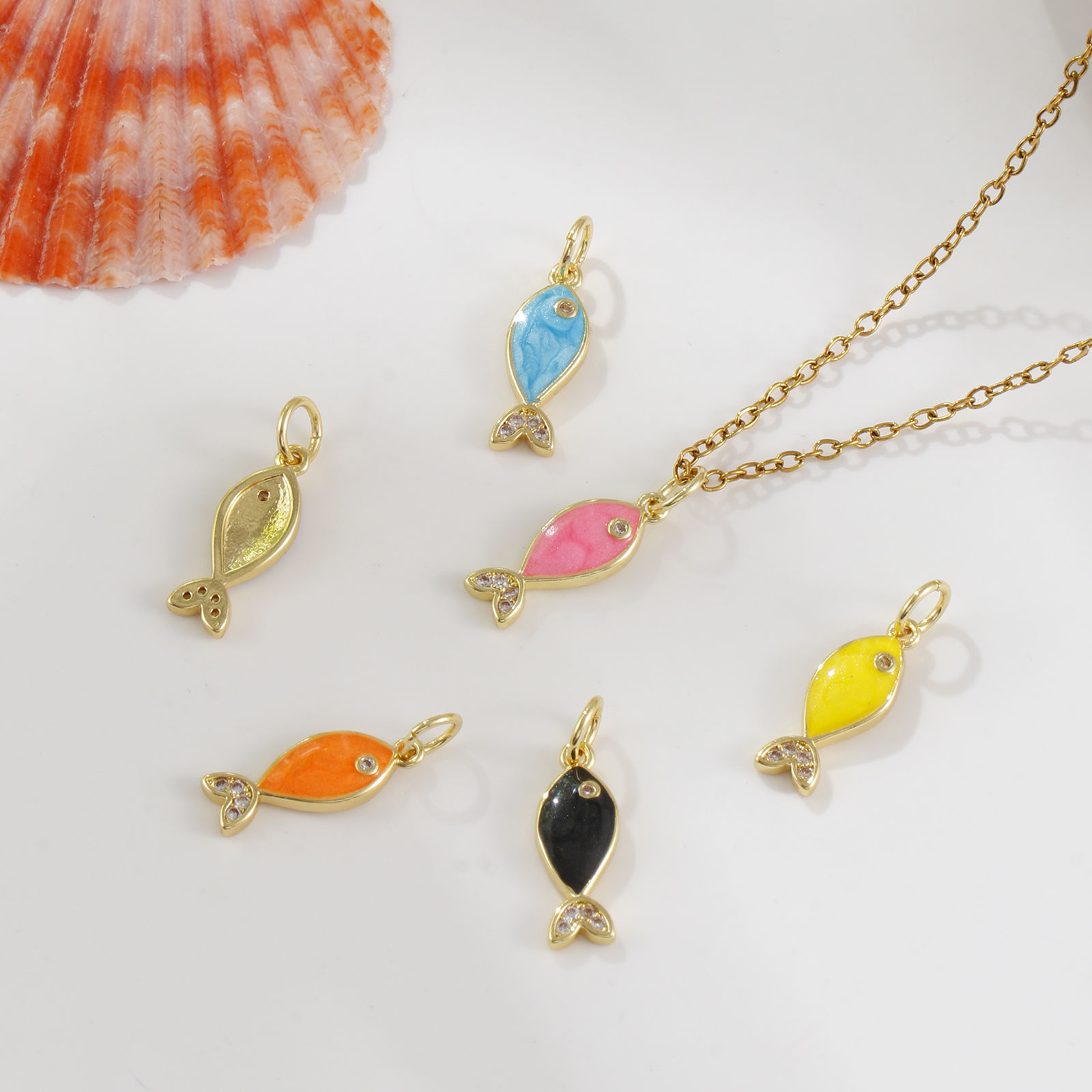 Image de 1 Pièce Breloques Bijoux d'Océan Respectueux de la Nature en Laiton Plaqué Or Véritable 18K Émail Poisson Perlaire à Zircone Cubique Clair 19mm x 6mm