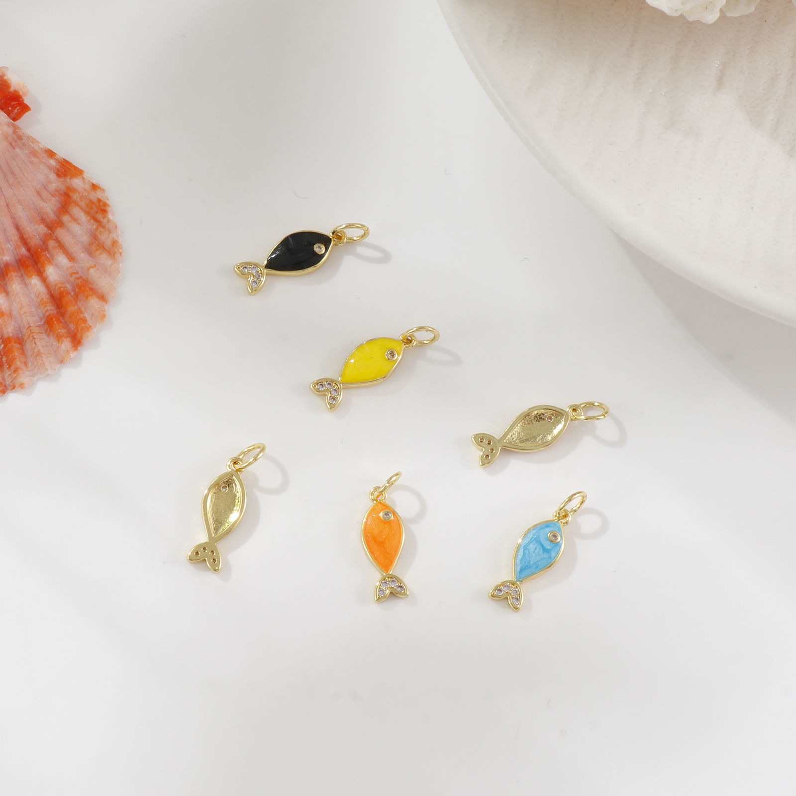 Image de 1 Pièce Breloques Bijoux d'Océan Respectueux de la Nature en Laiton Plaqué Or Véritable 18K Émail Poisson Perlaire à Zircone Cubique Clair 19mm x 6mm