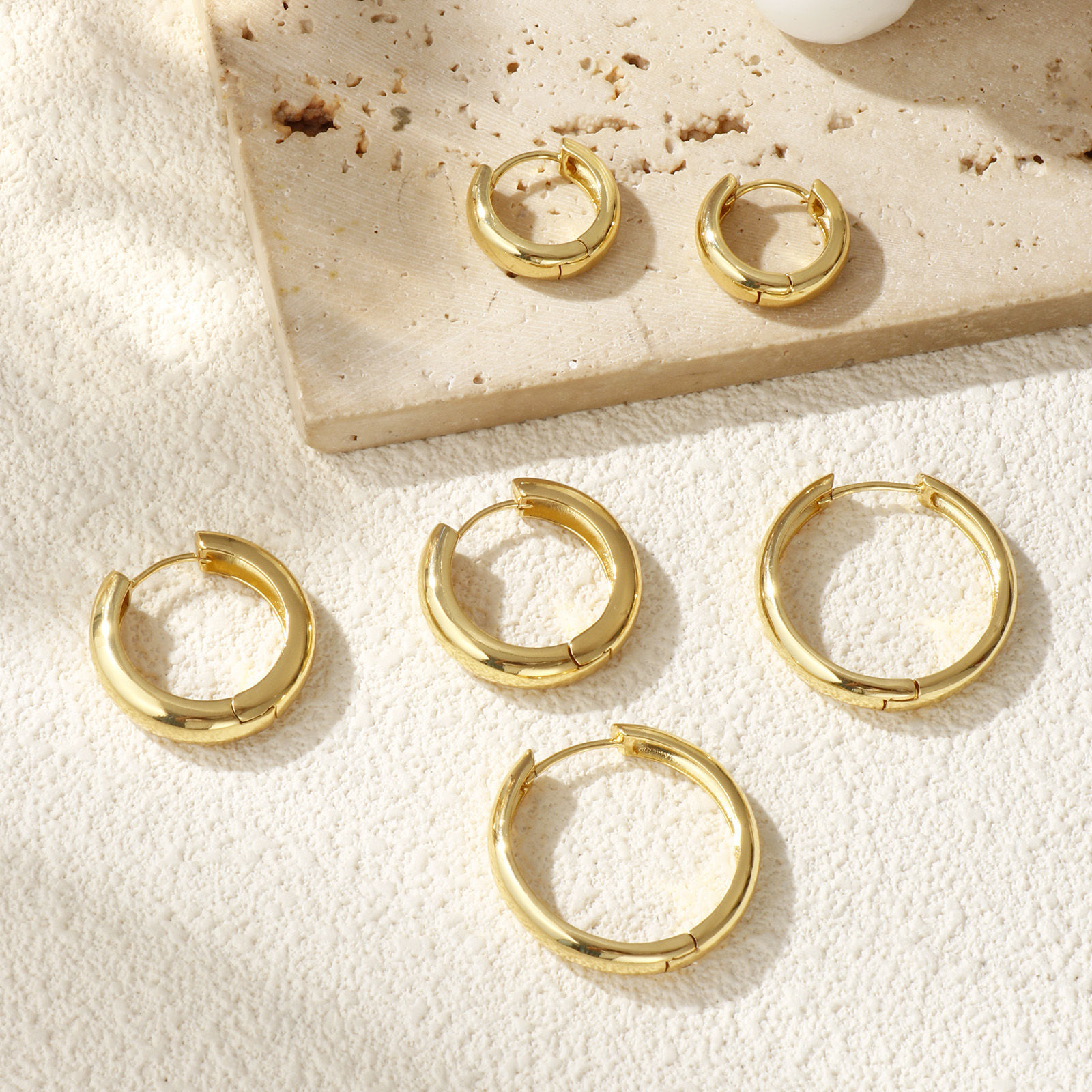 Изображение 1 Пара Экологичный Минималистский Изысканный 18K настоящее золото с покрытием Латунь Серьги-кольца Для женщин подарок